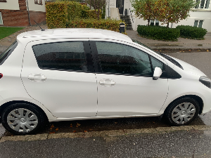 TOYOTA Yaris Thumbnail 2