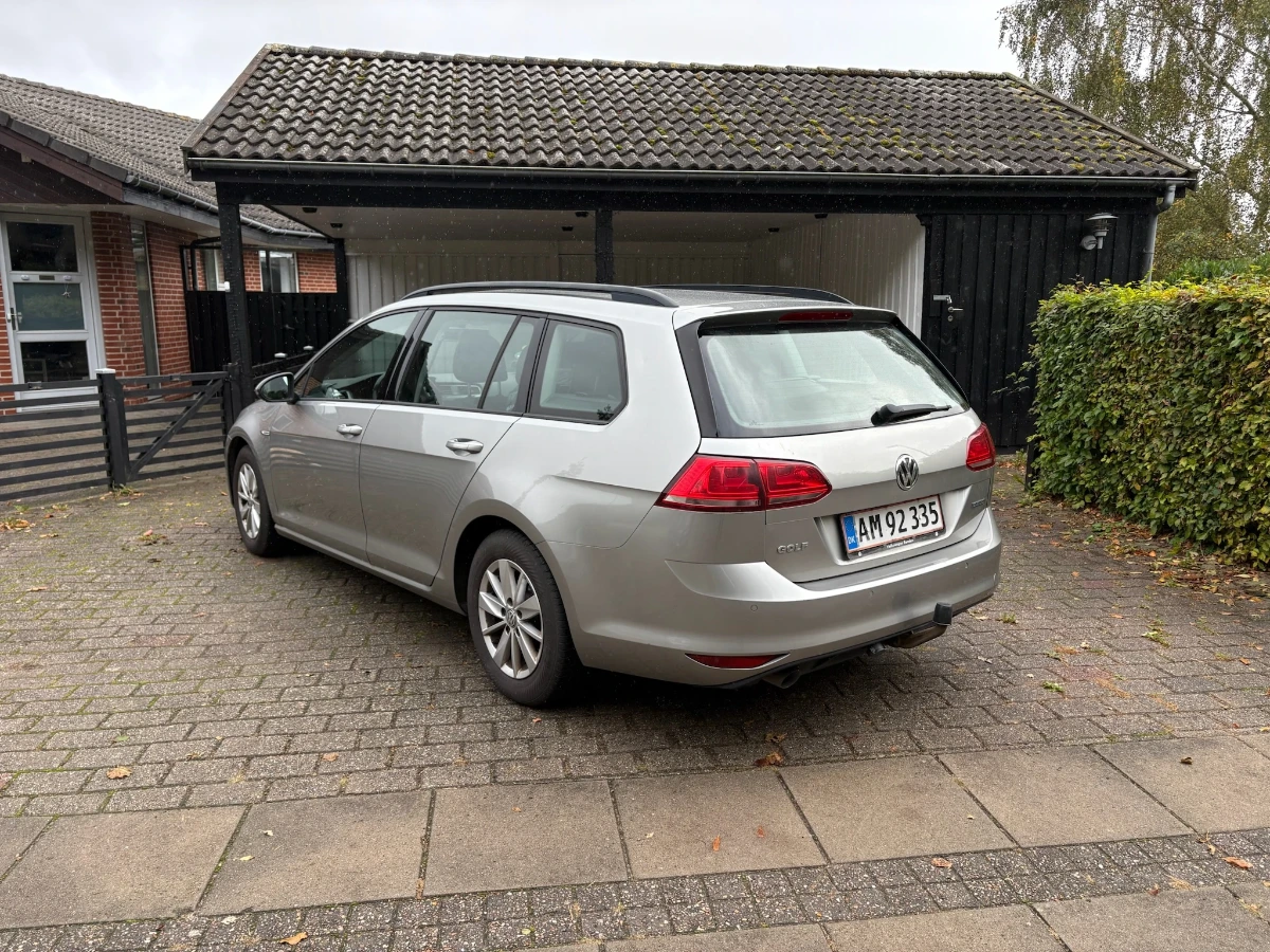VOLKSWAGEN Golf Variant 1