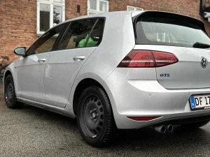 VOLKSWAGEN Golf Thumbnail 3
