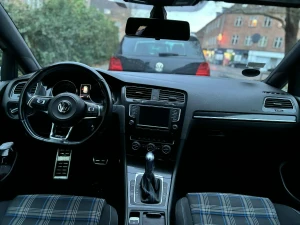 VOLKSWAGEN Golf Thumbnail 9