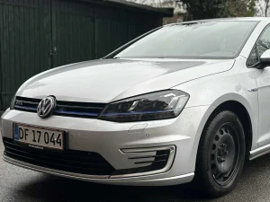 VOLKSWAGEN Golf Thumbnail 1