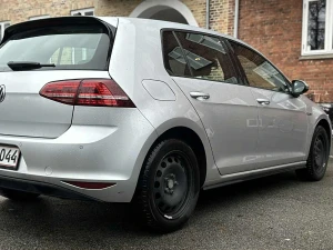 VOLKSWAGEN Golf Thumbnail 6