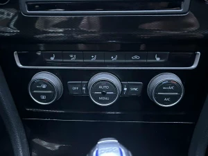 VOLKSWAGEN Golf Thumbnail 5