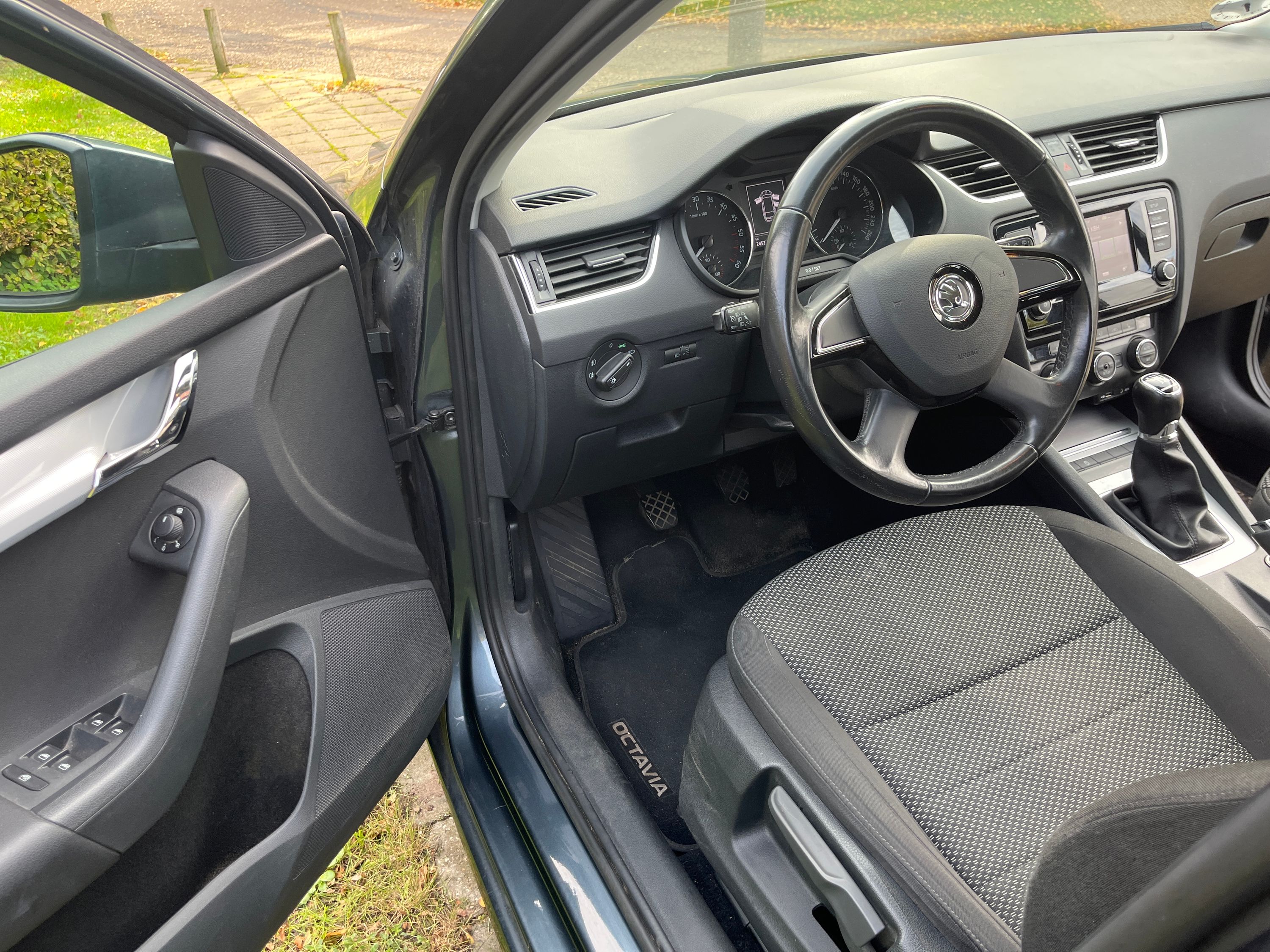 SKODA Octavia Combi Thumbnail 9