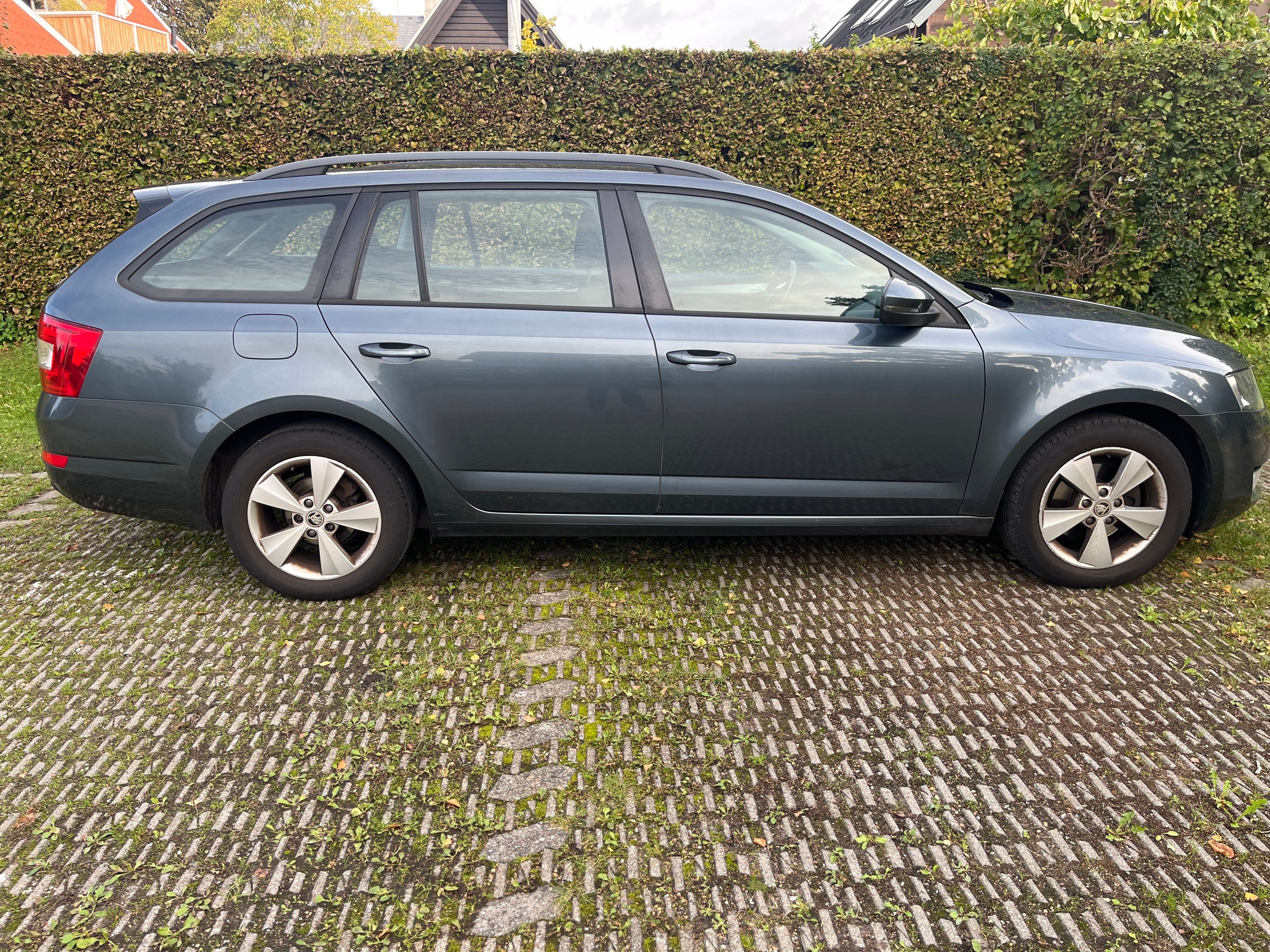 SKODA Octavia Combi Thumbnail 3