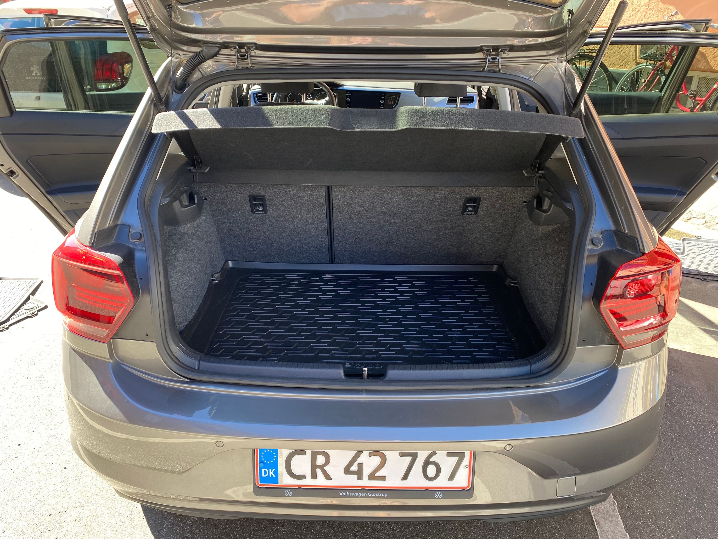 VOLKSWAGEN Polo Thumbnail 2
