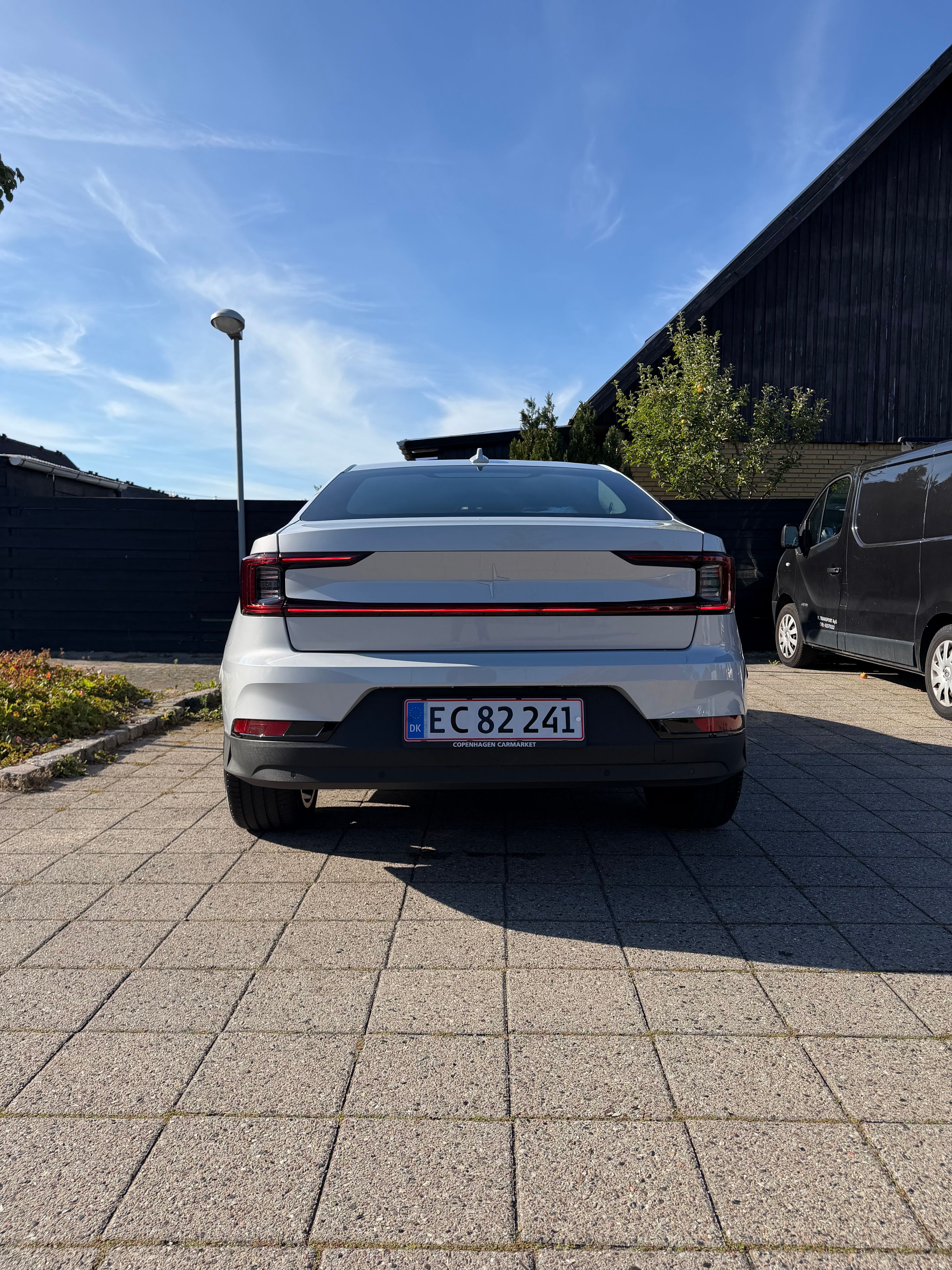 Polestar 2 Thumbnail 2