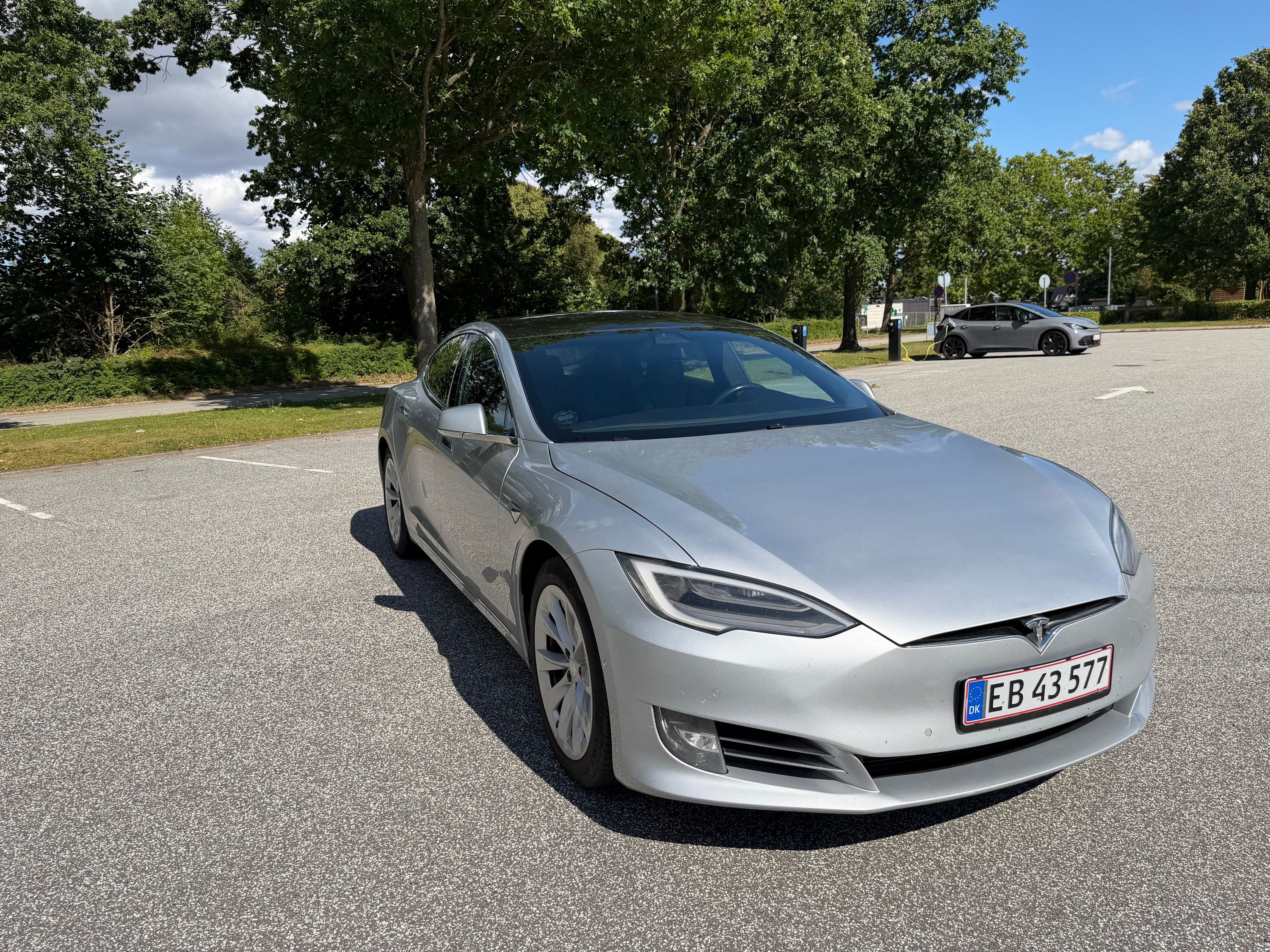 TESLA S Thumbnail 5