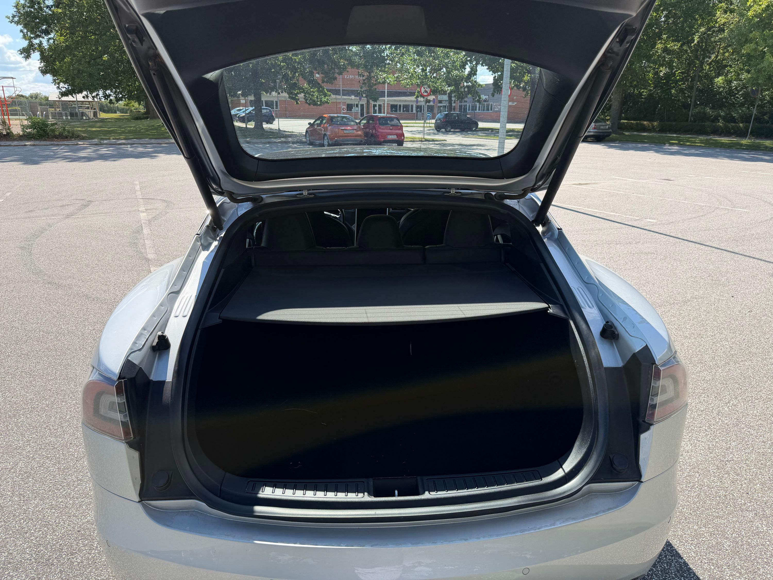 TESLA S Thumbnail 6