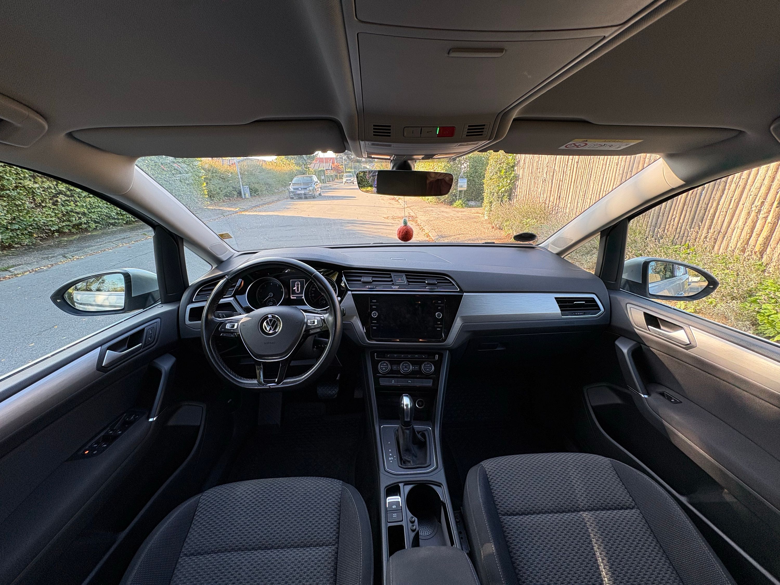 VOLKSWAGEN Touran Thumbnail 2