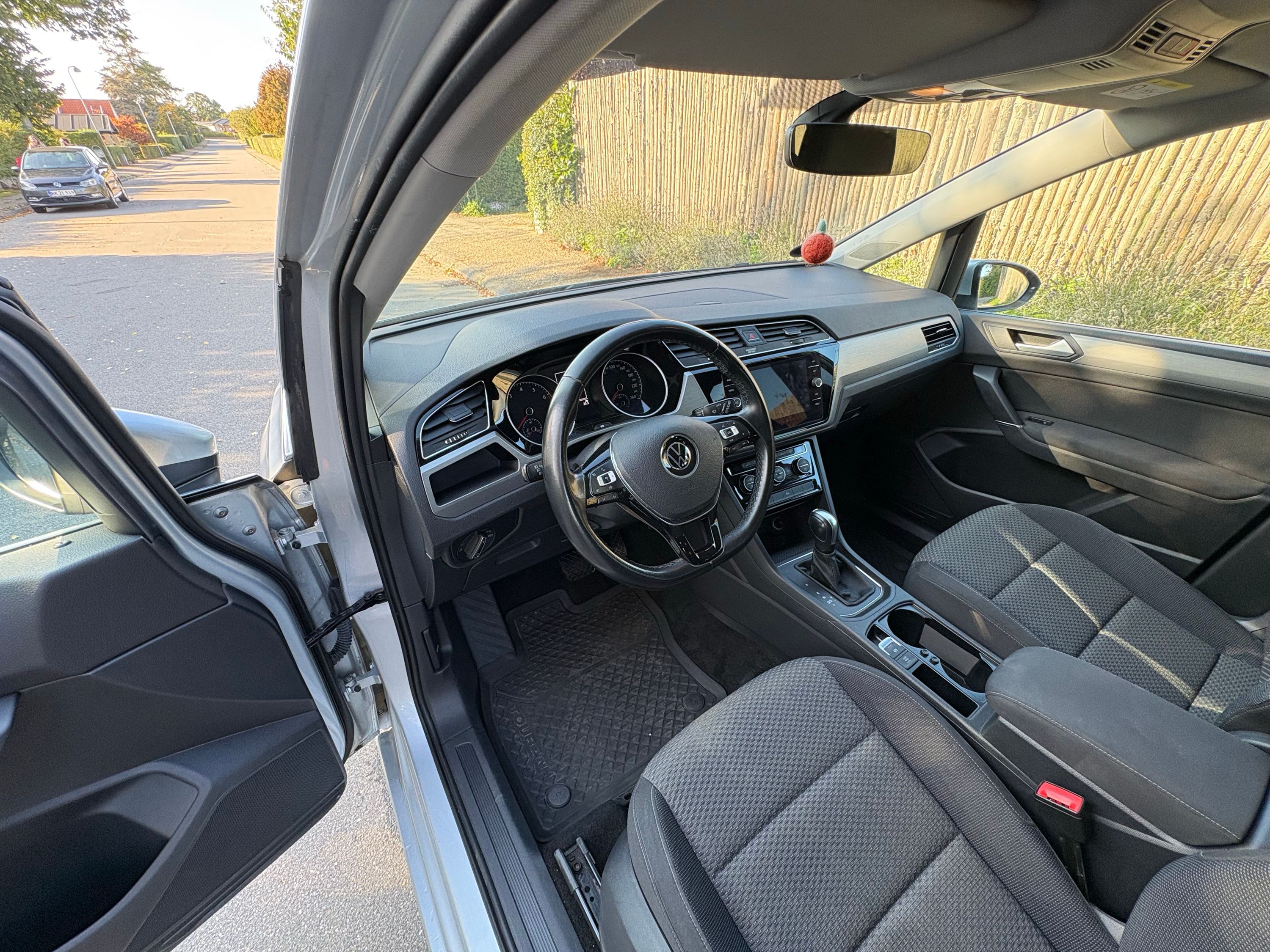 VOLKSWAGEN Touran Thumbnail 7