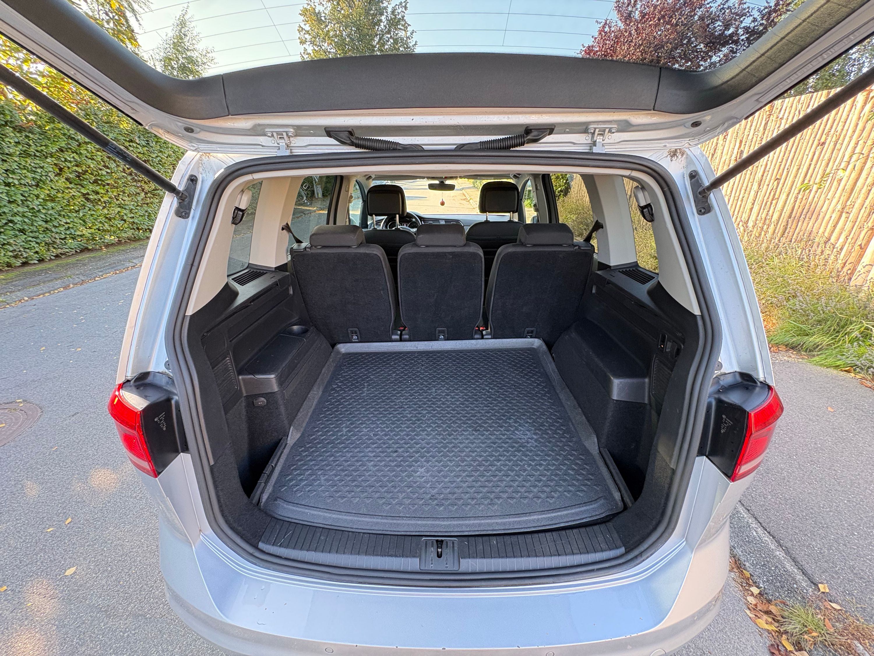 VOLKSWAGEN Touran Thumbnail 4
