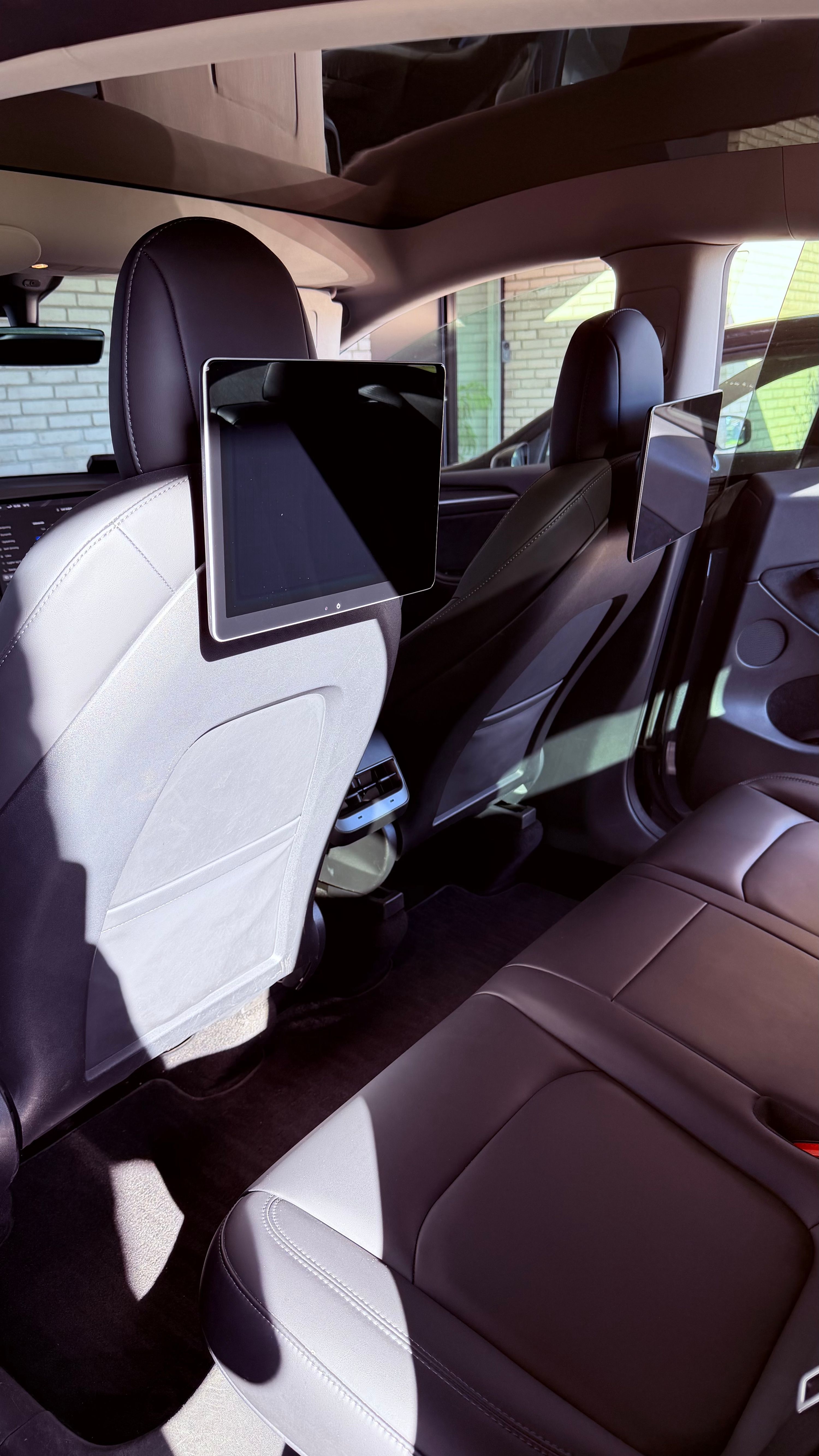 TESLA Model Y Thumbnail 3