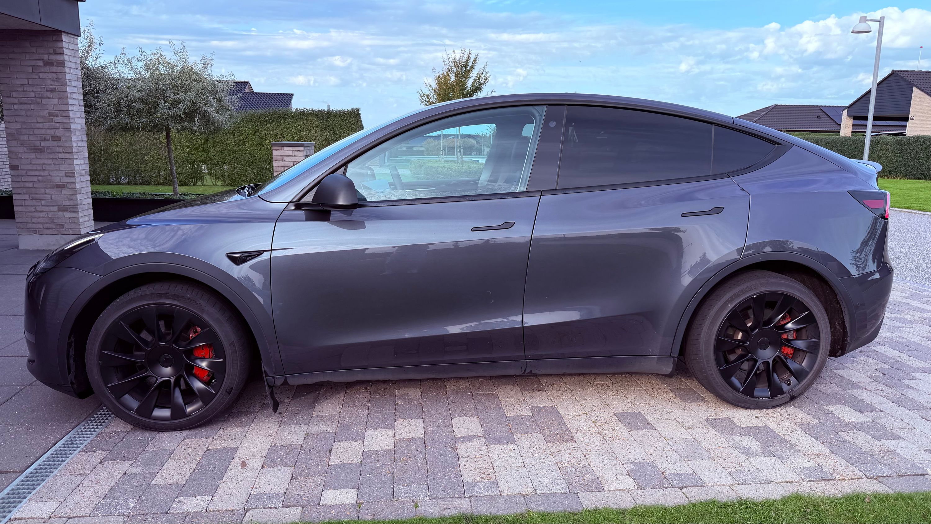 TESLA Model Y Thumbnail 7