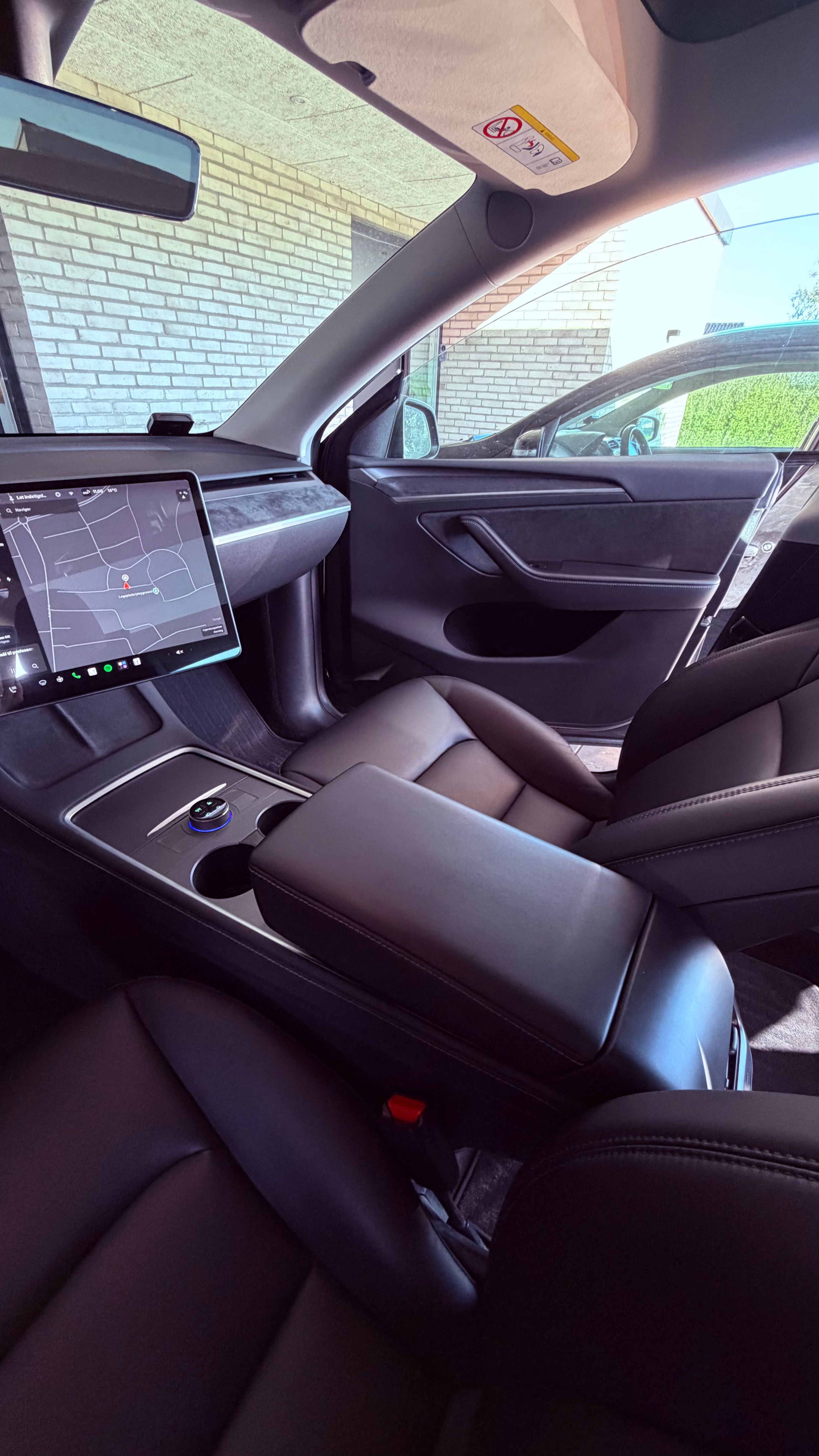 TESLA Model Y Thumbnail 11