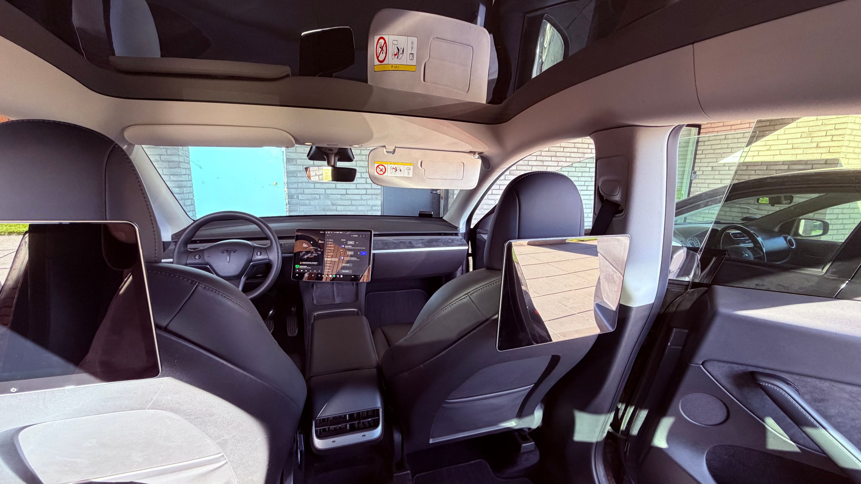 TESLA Model Y Thumbnail 6