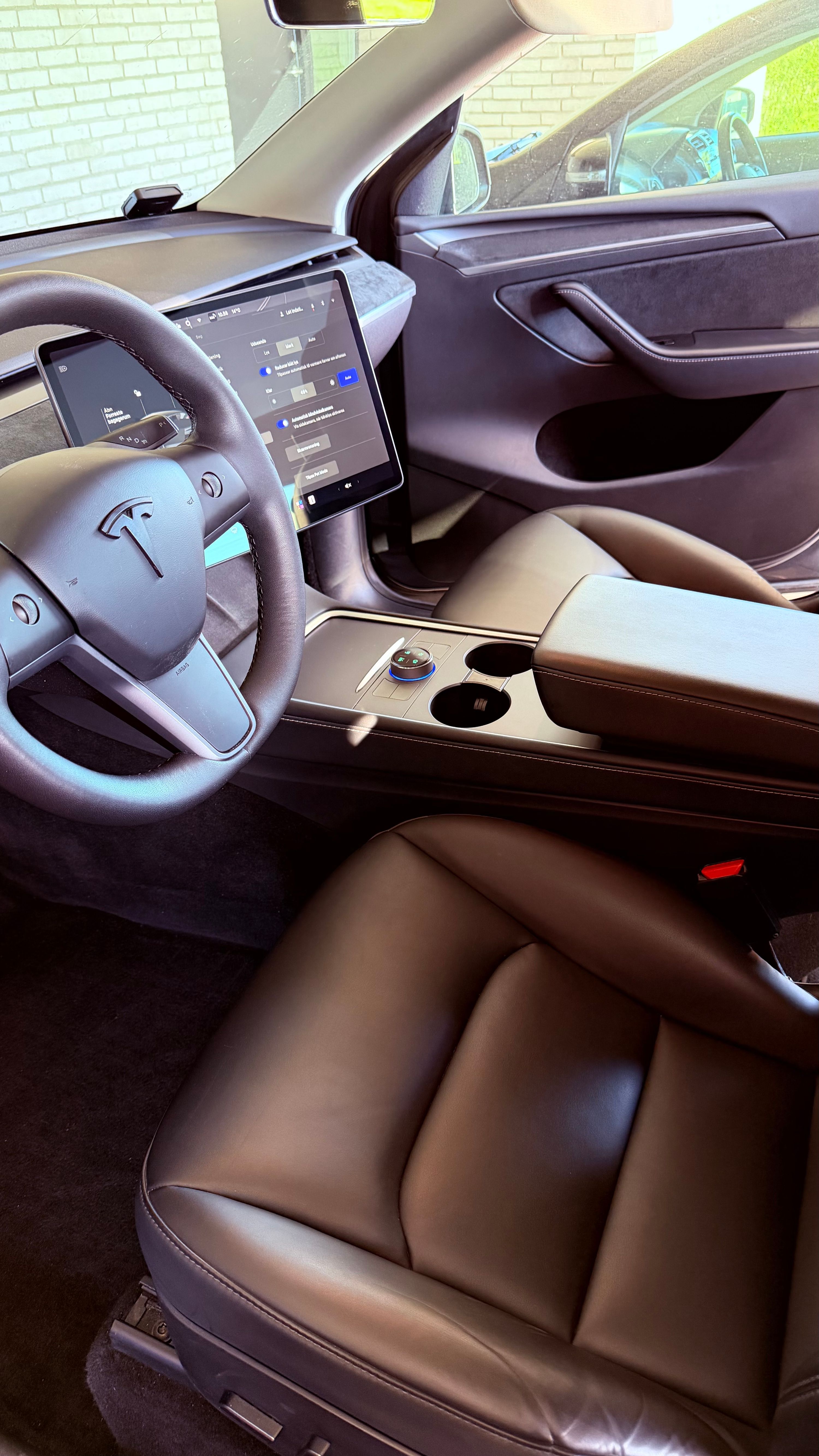TESLA Model Y Thumbnail 8