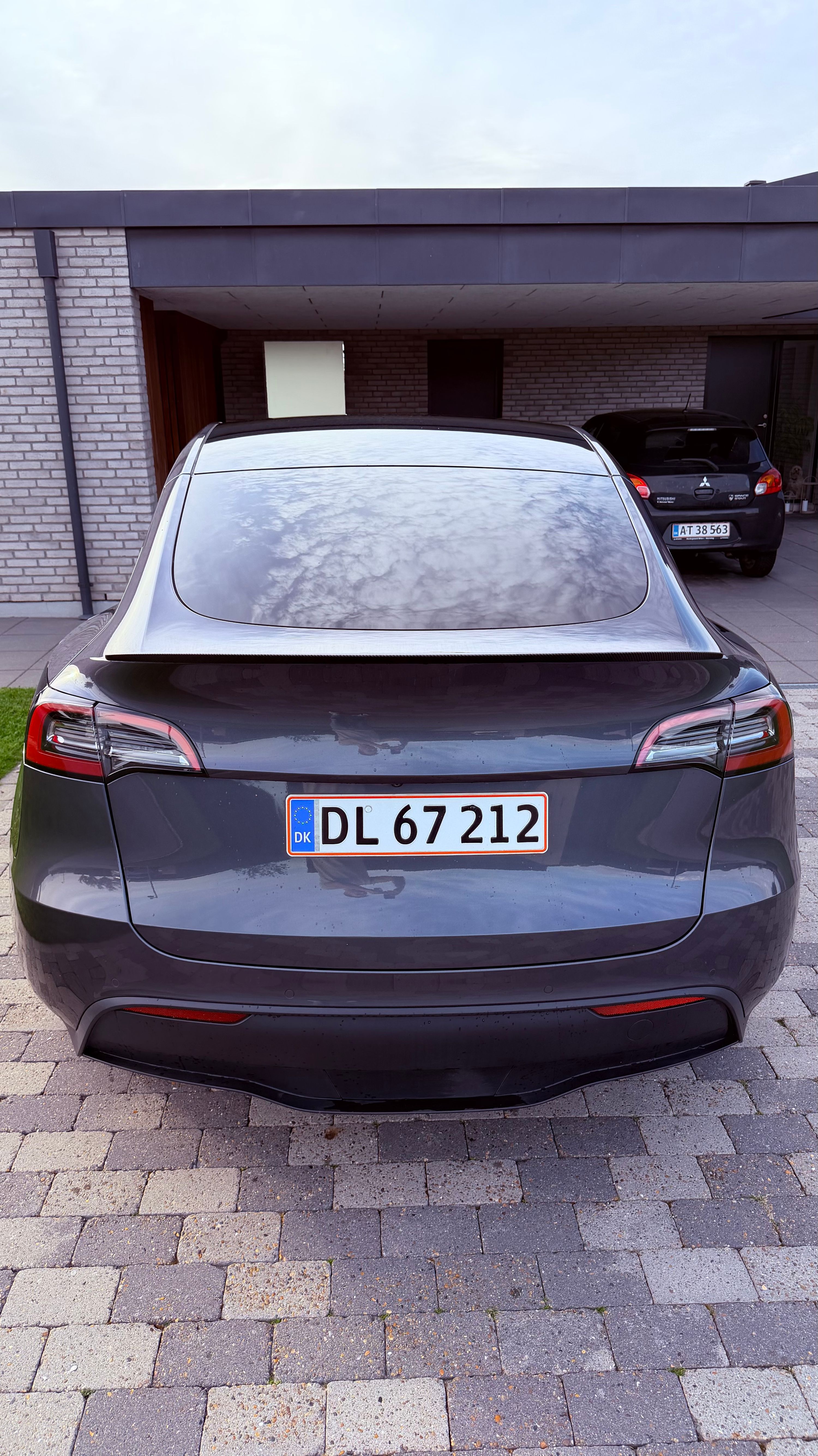 TESLA Model Y Thumbnail 2