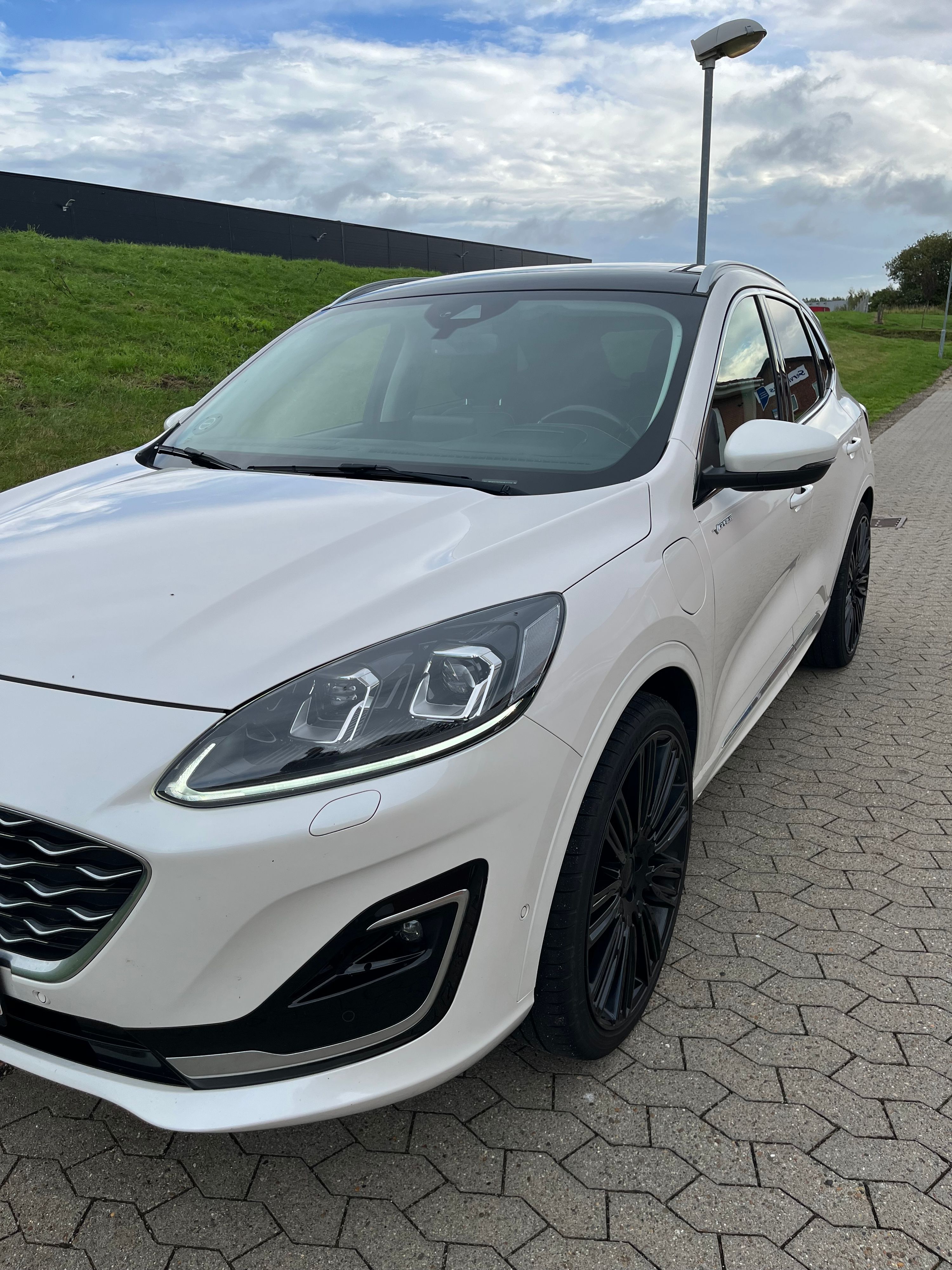 FORD Kuga Thumbnail 1