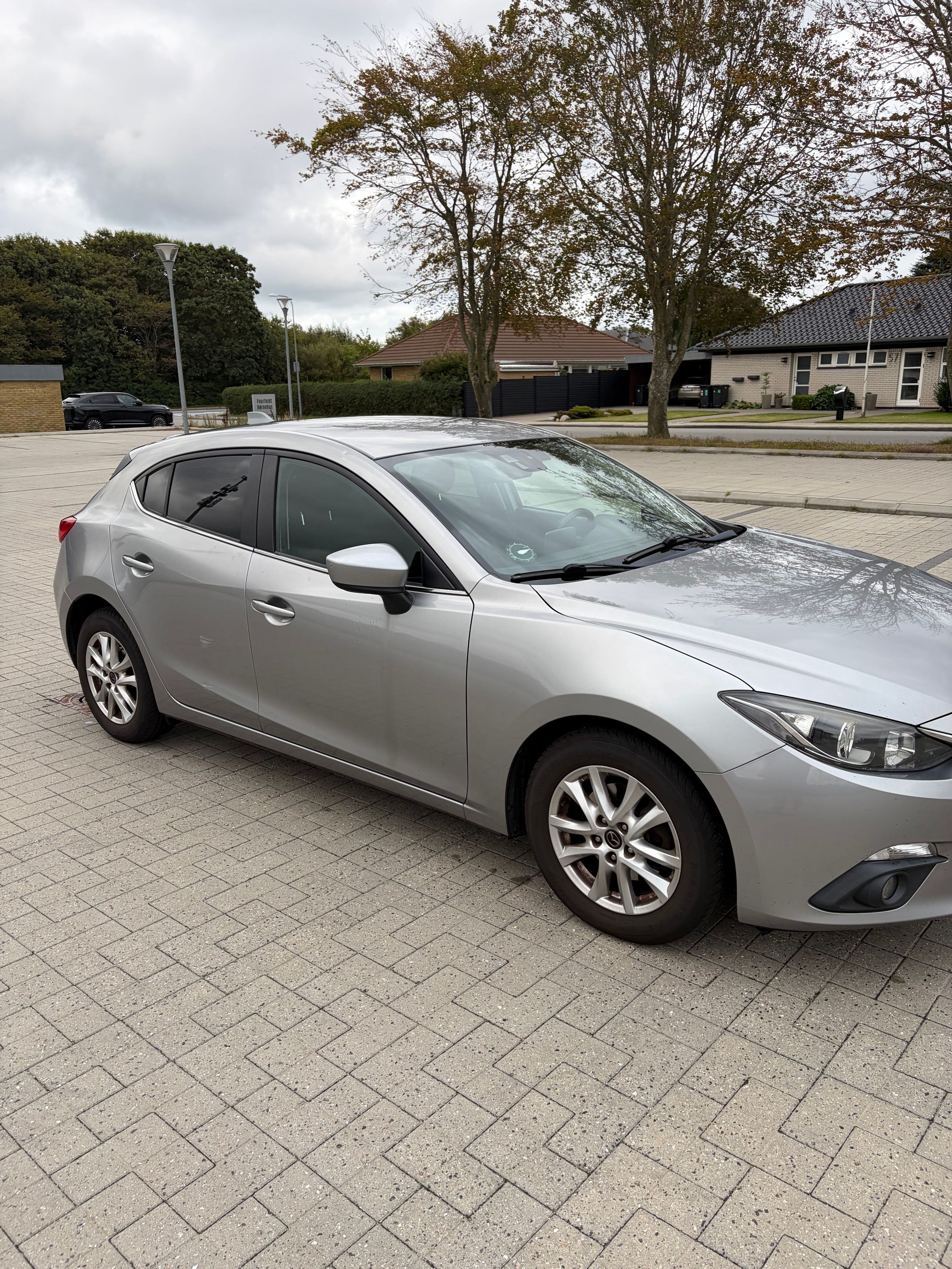 MAZDA 3 Thumbnail 3