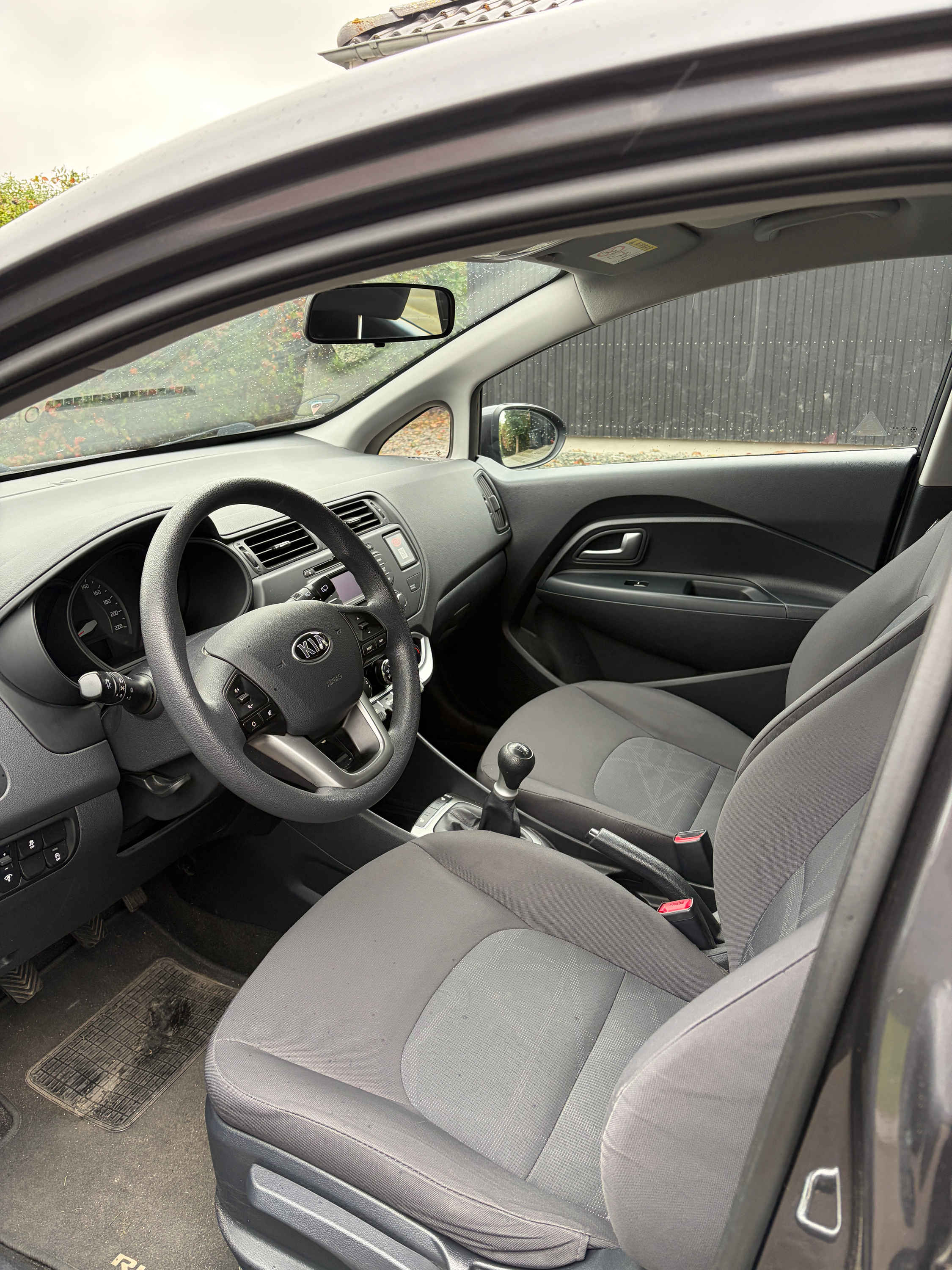 KIA Rio Thumbnail 10