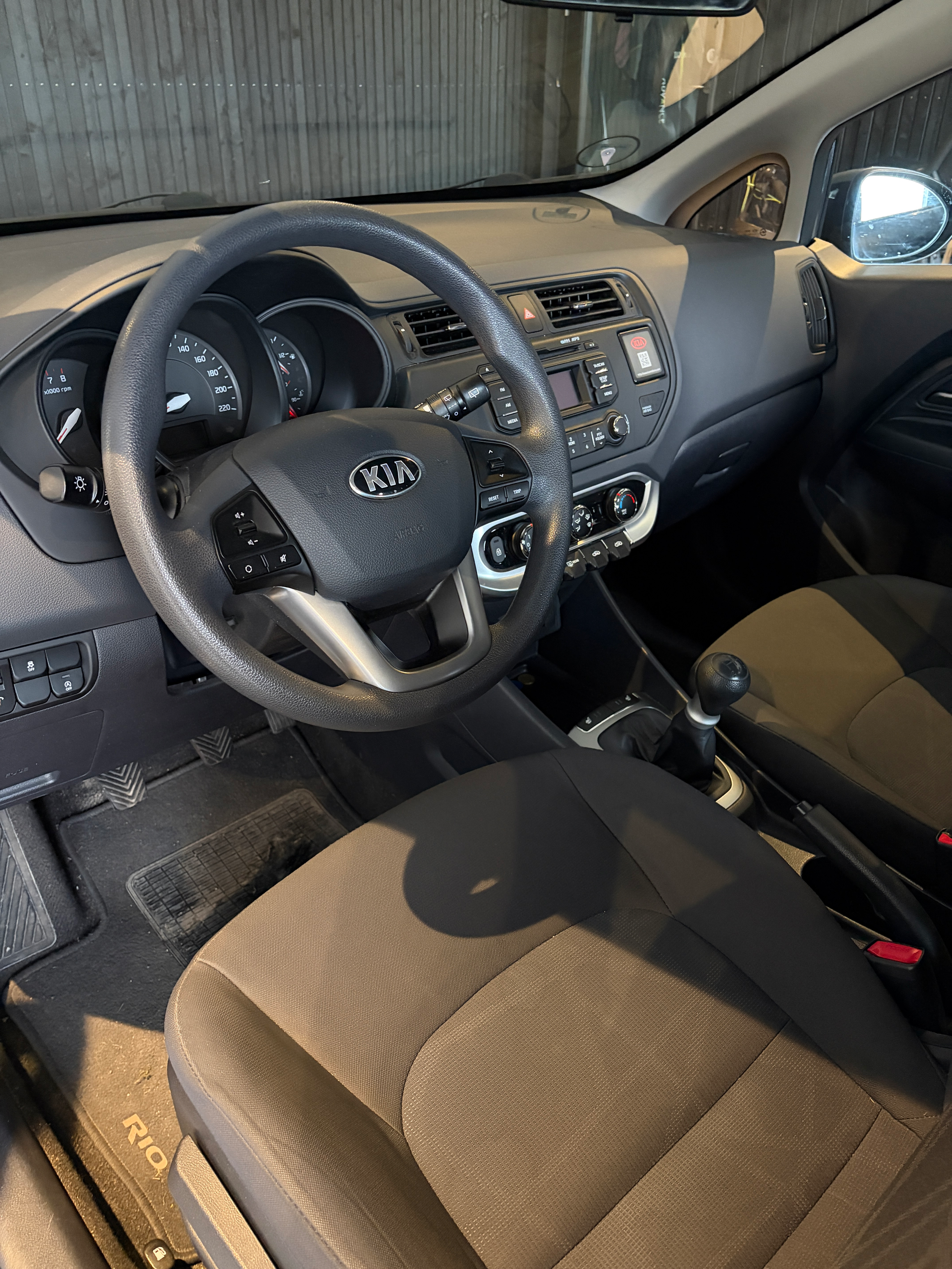 KIA Rio Thumbnail 12