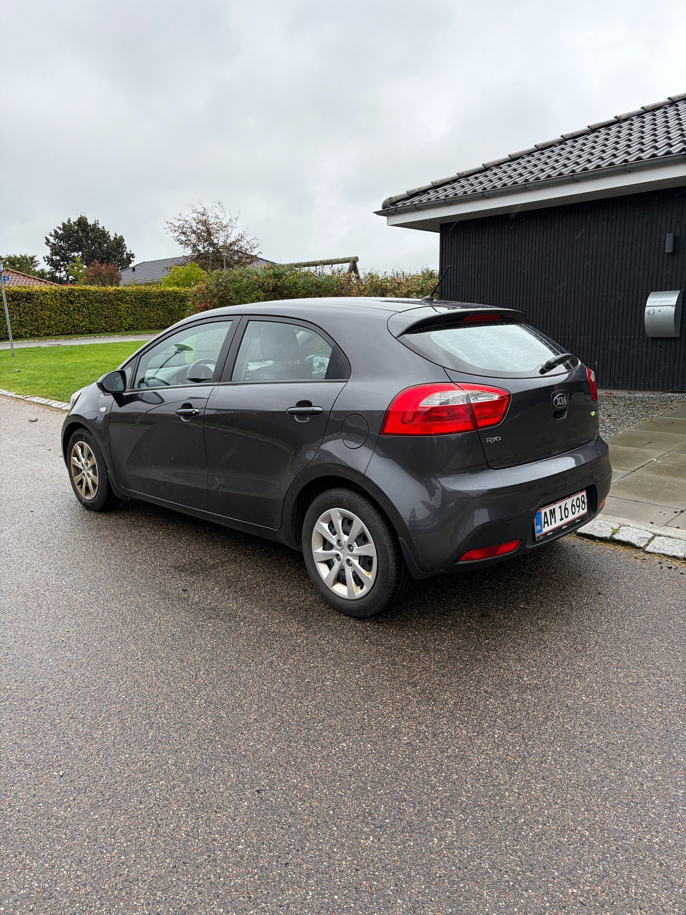 KIA Rio Thumbnail 13