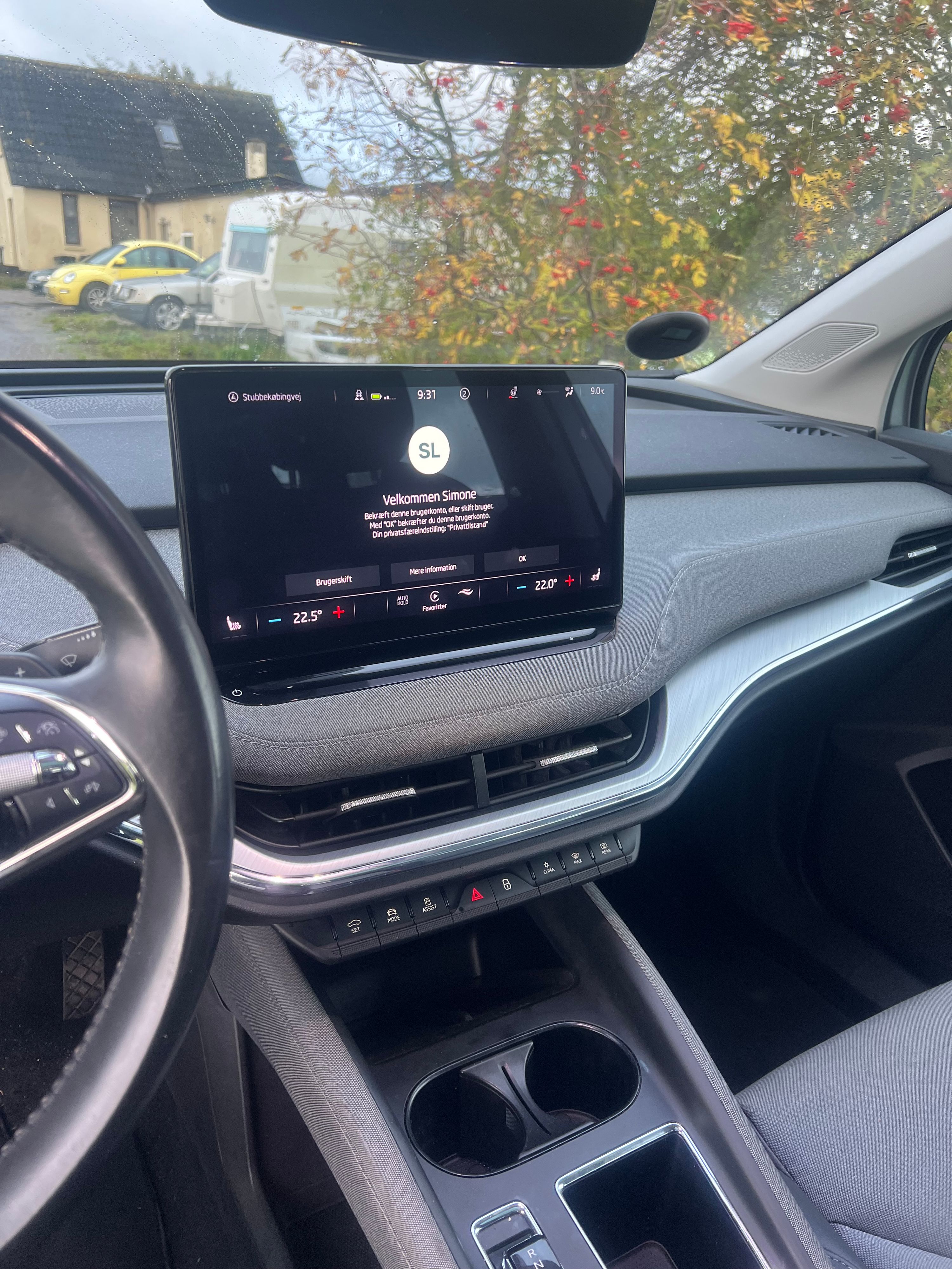 SKODA Enyaq Thumbnail 4
