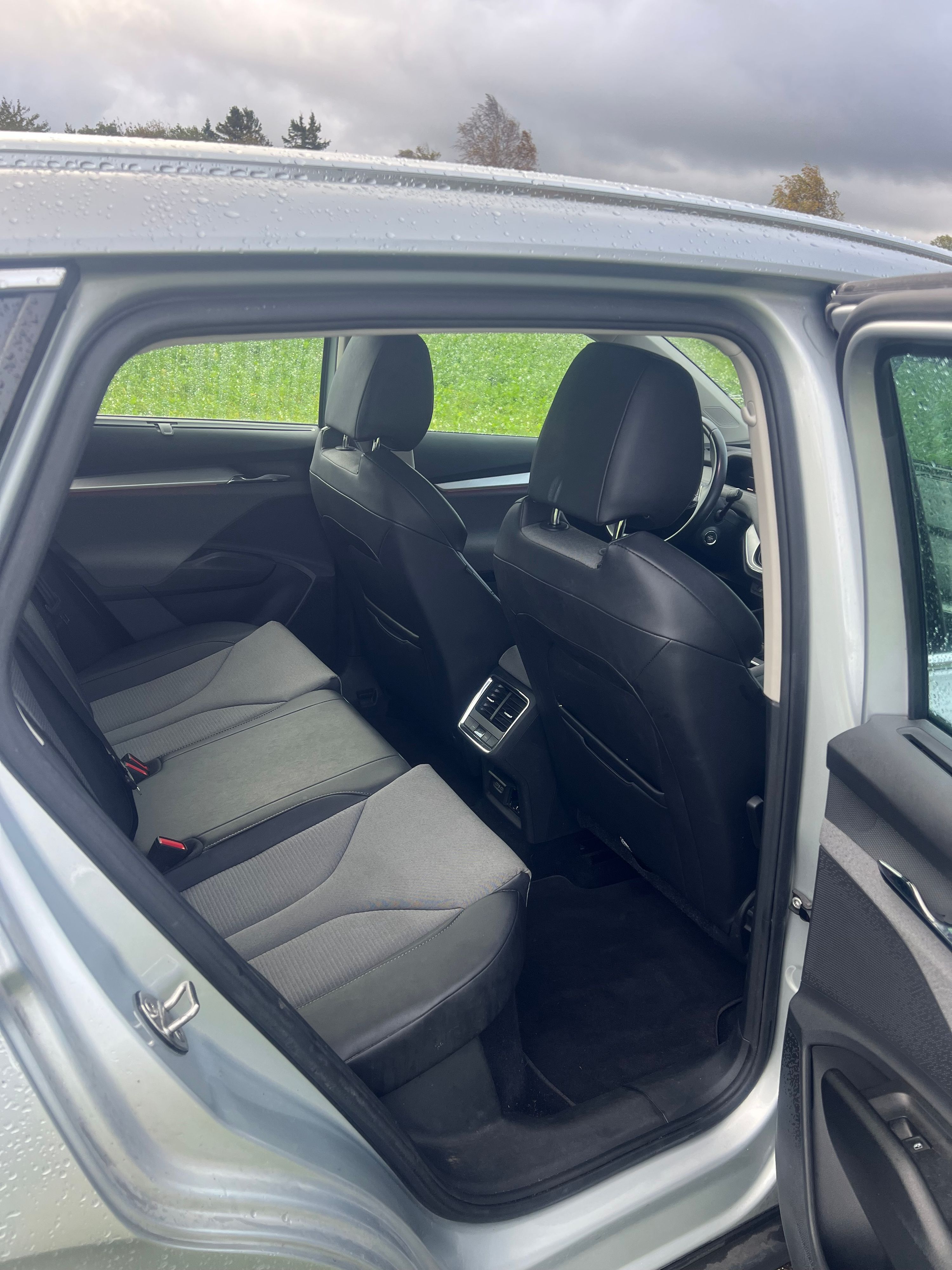 SKODA Enyaq Thumbnail 2