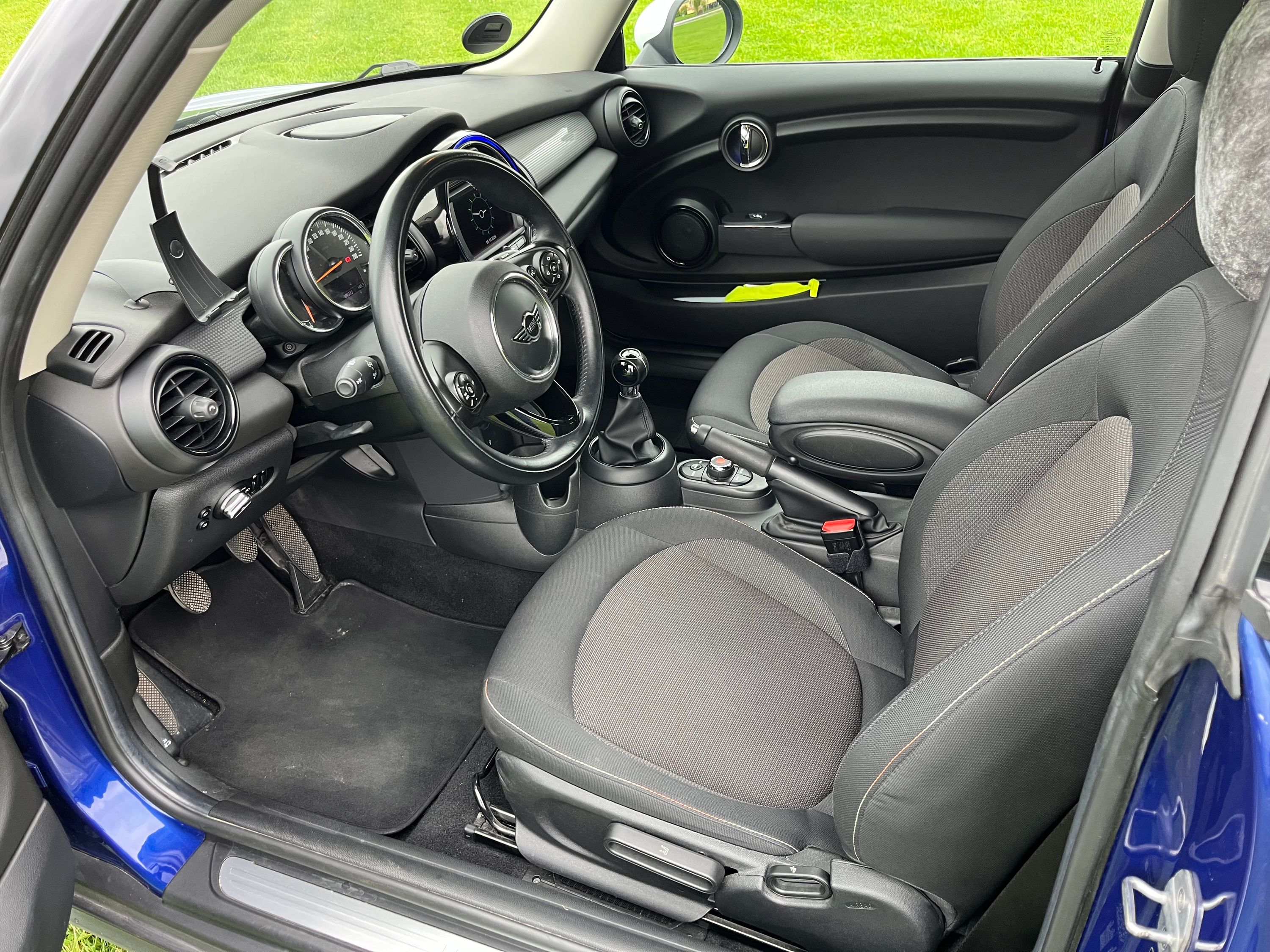 MINI Cooper Thumbnail 2