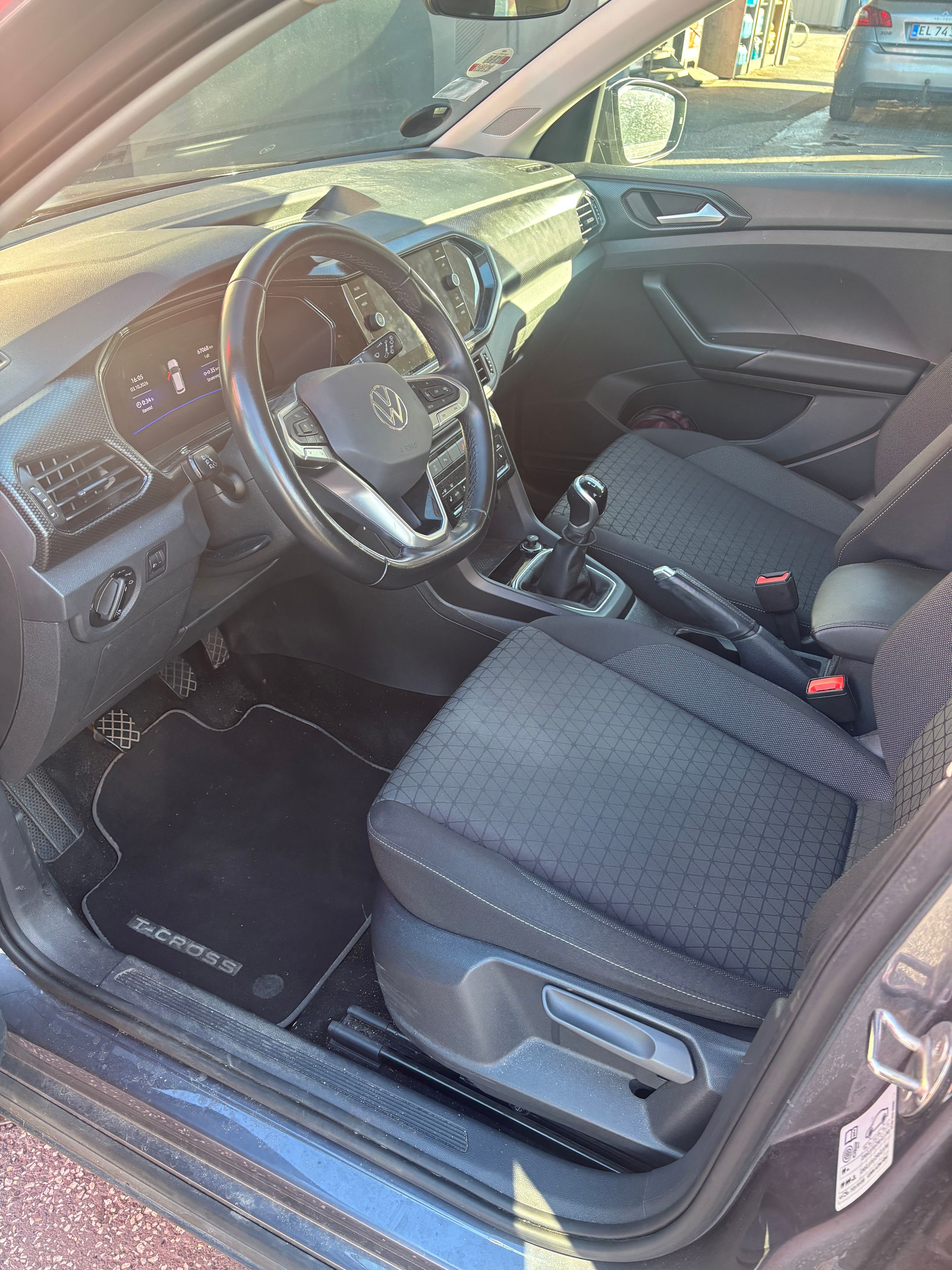VOLKSWAGEN T-Cross Thumbnail 9