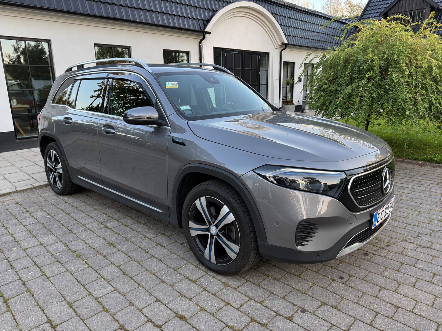 MERCEDES-BENZ Eqb300