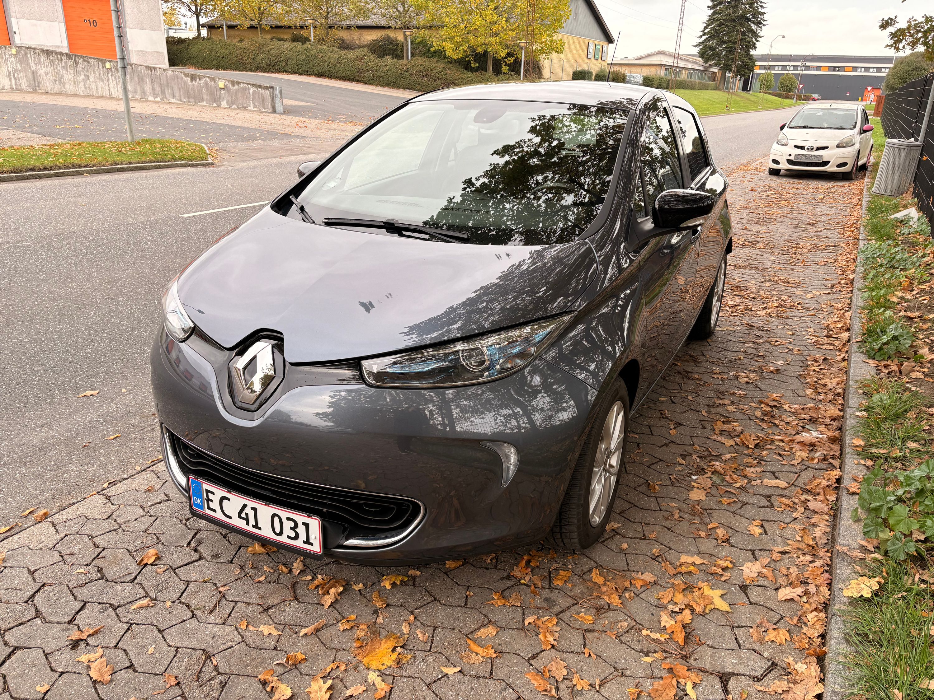 RENAULT Zoe Thumbnail 1