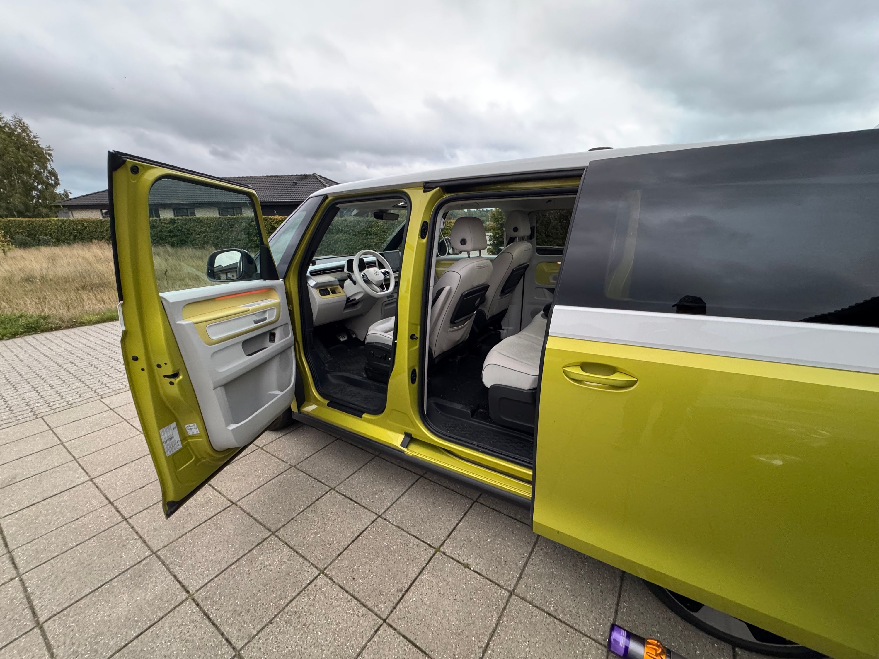 VOLKSWAGEN Id Buzz  Thumbnail 3