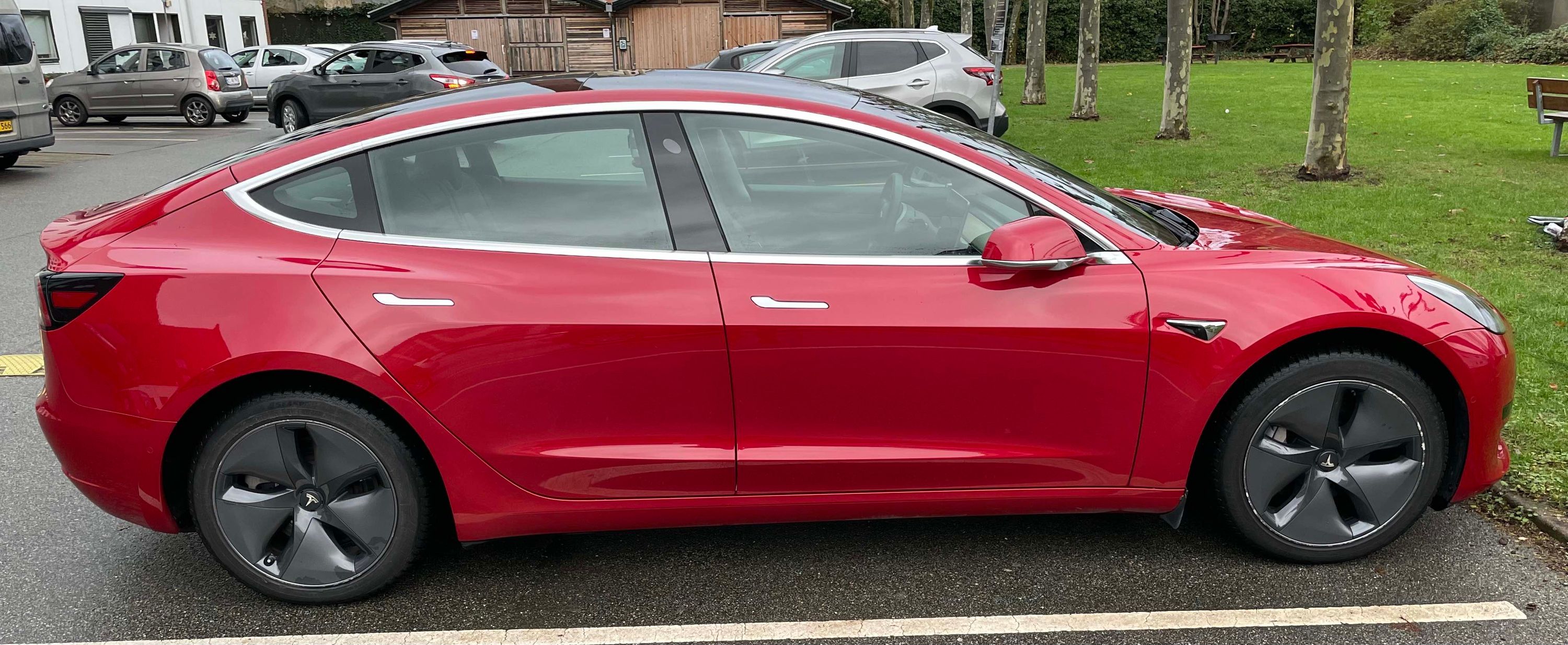 TESLA Model 3 Thumbnail 6