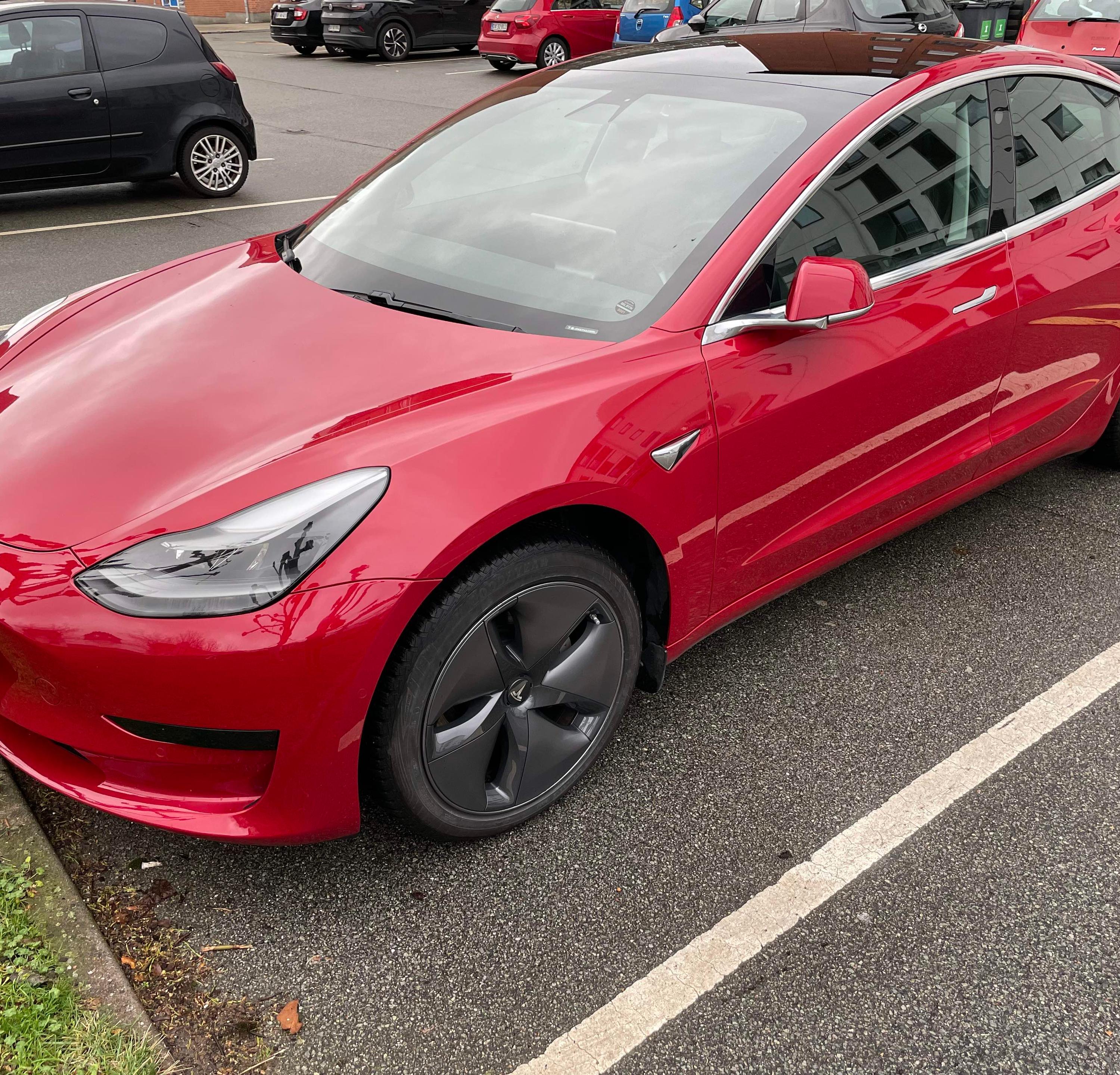TESLA Model 3