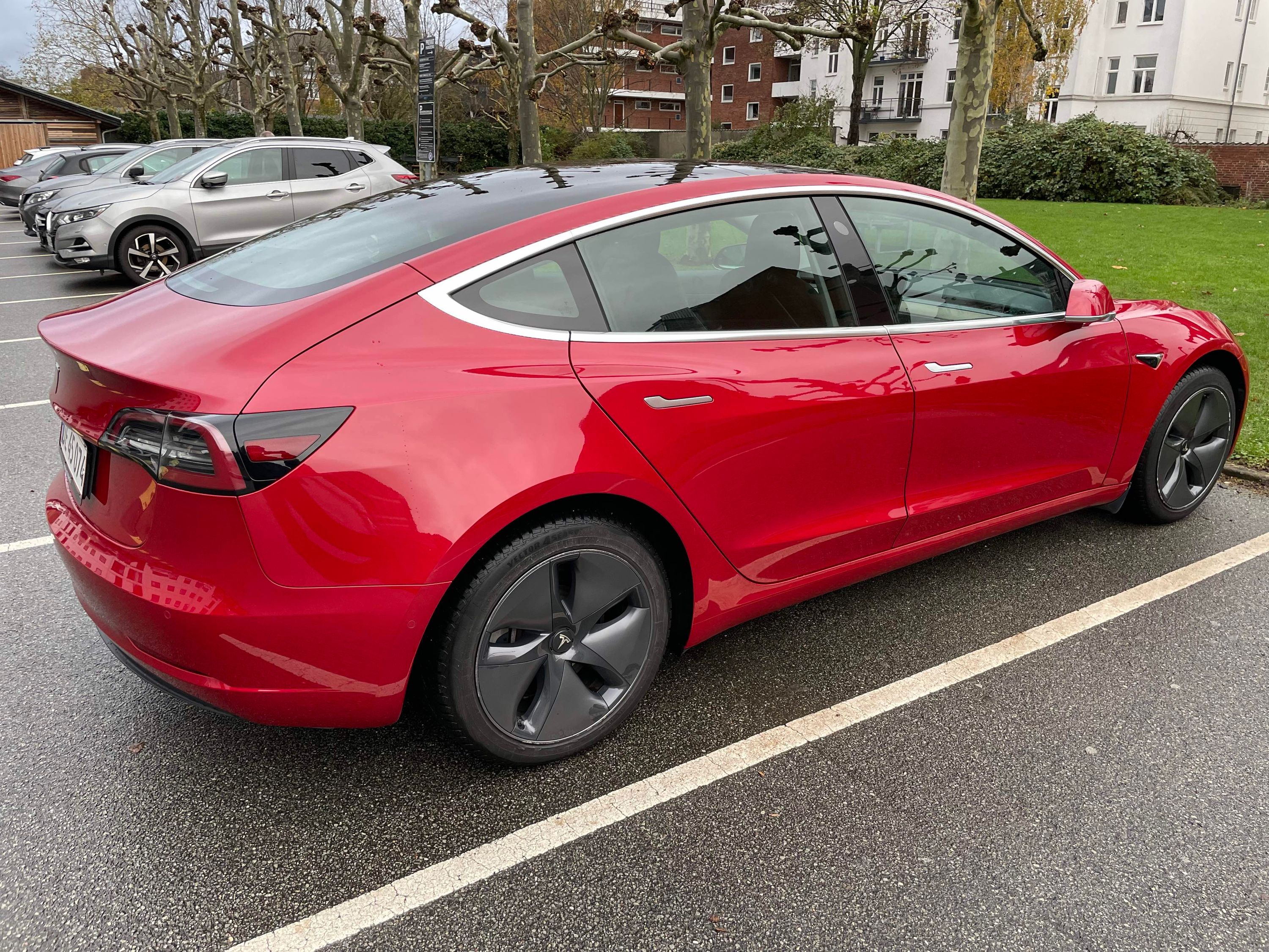 TESLA Model 3 Thumbnail 7
