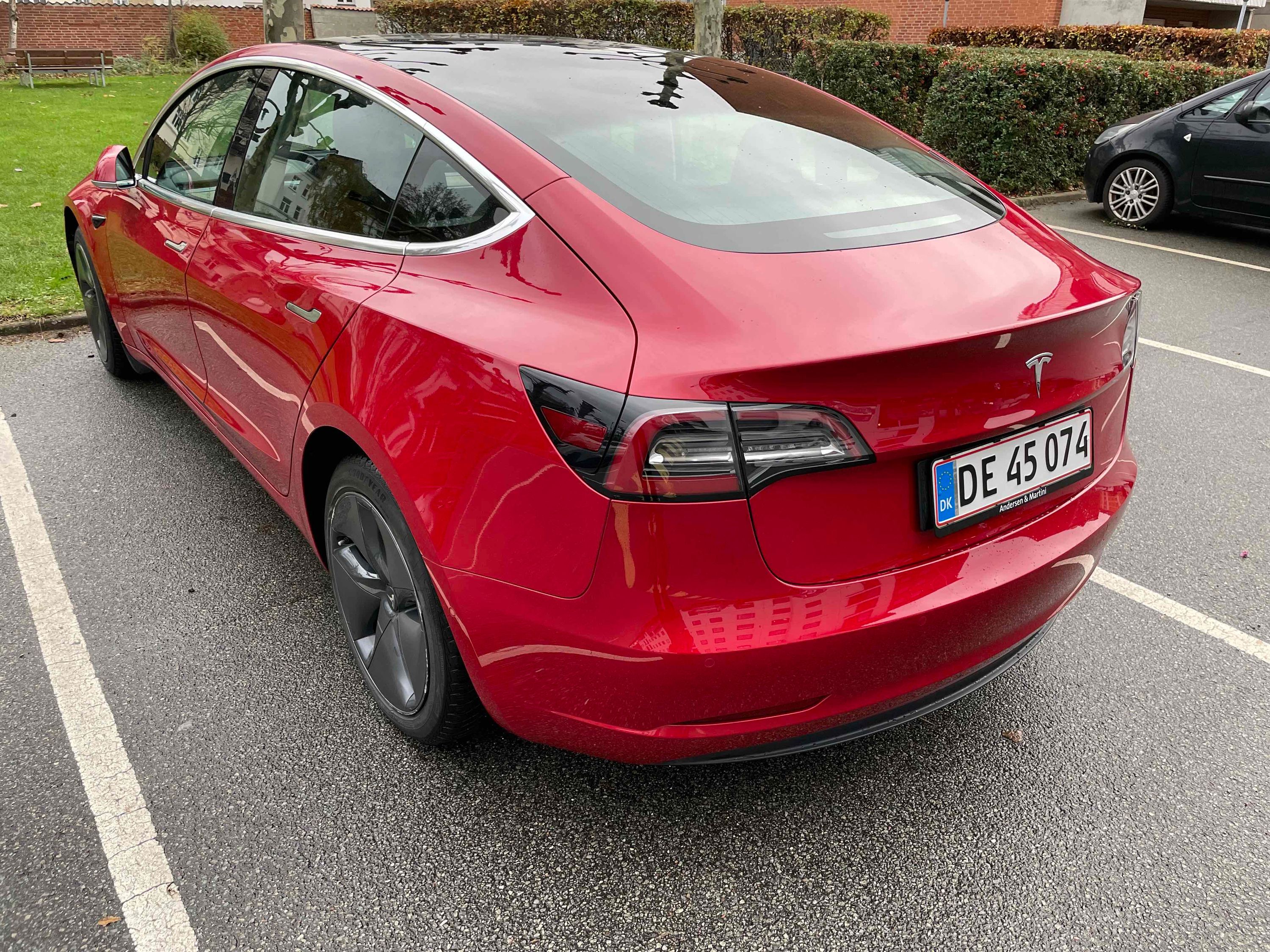 TESLA Model 3 Thumbnail 9
