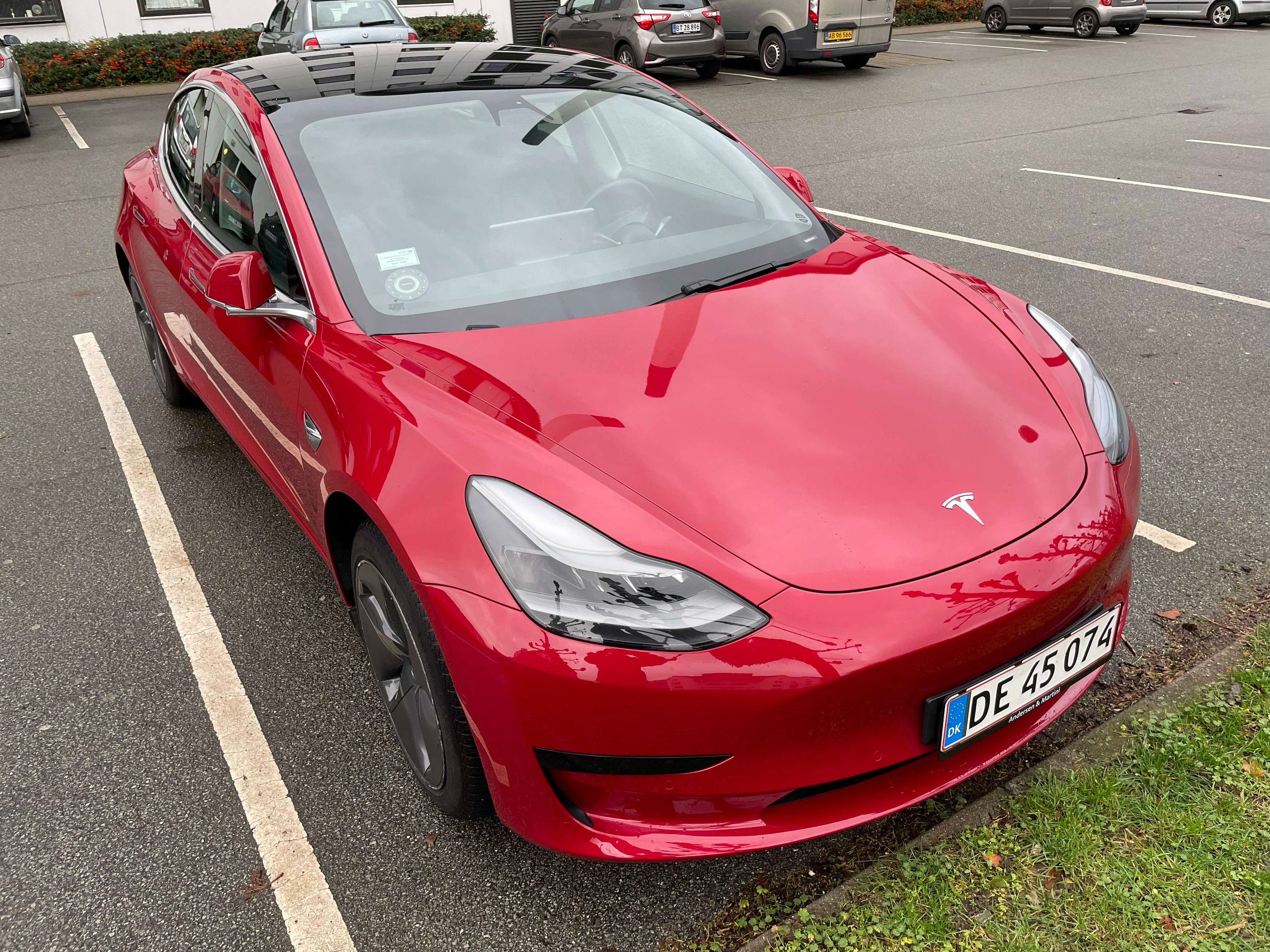 TESLA Model 3 Thumbnail 5