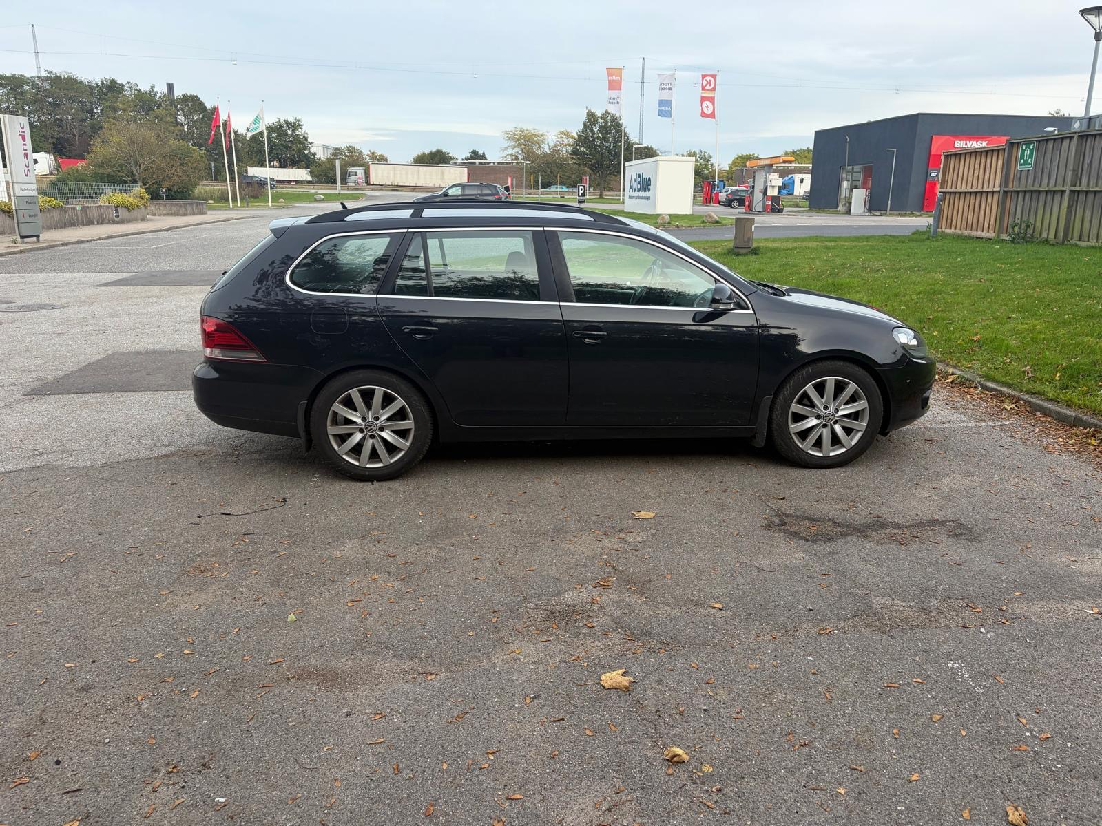 VOLKSWAGEN Golf Thumbnail 11