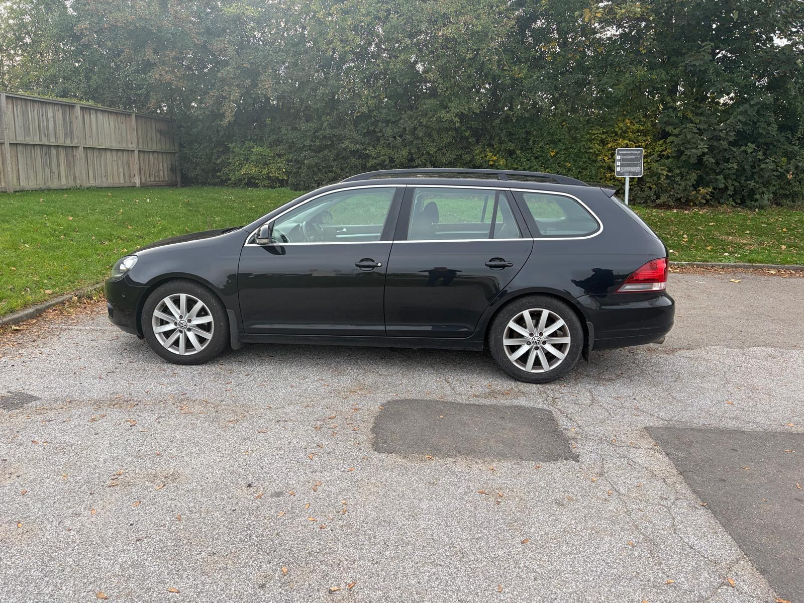 VOLKSWAGEN Golf Thumbnail 3