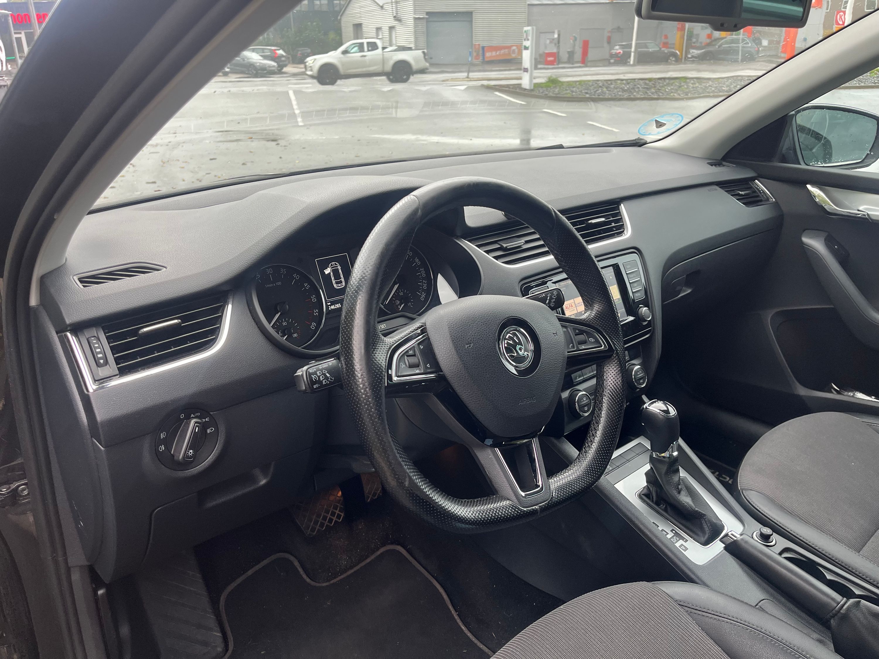 SKODA Octavia Thumbnail 2