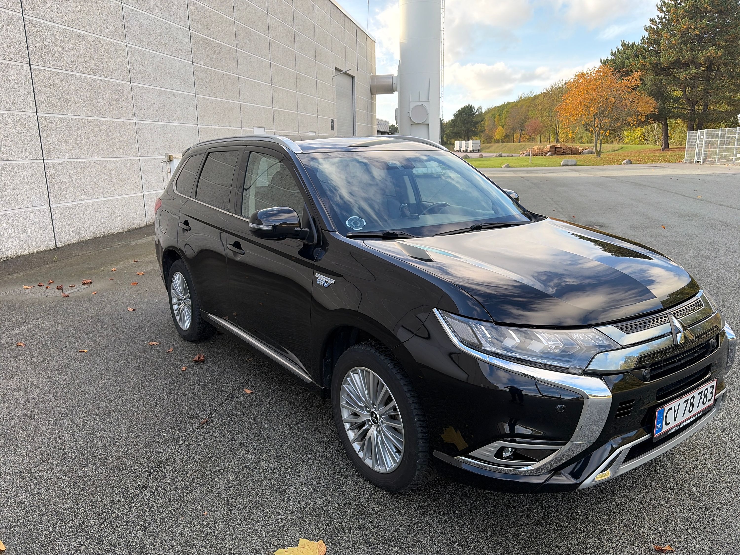 MITSUBISHI Outlander Thumbnail 2