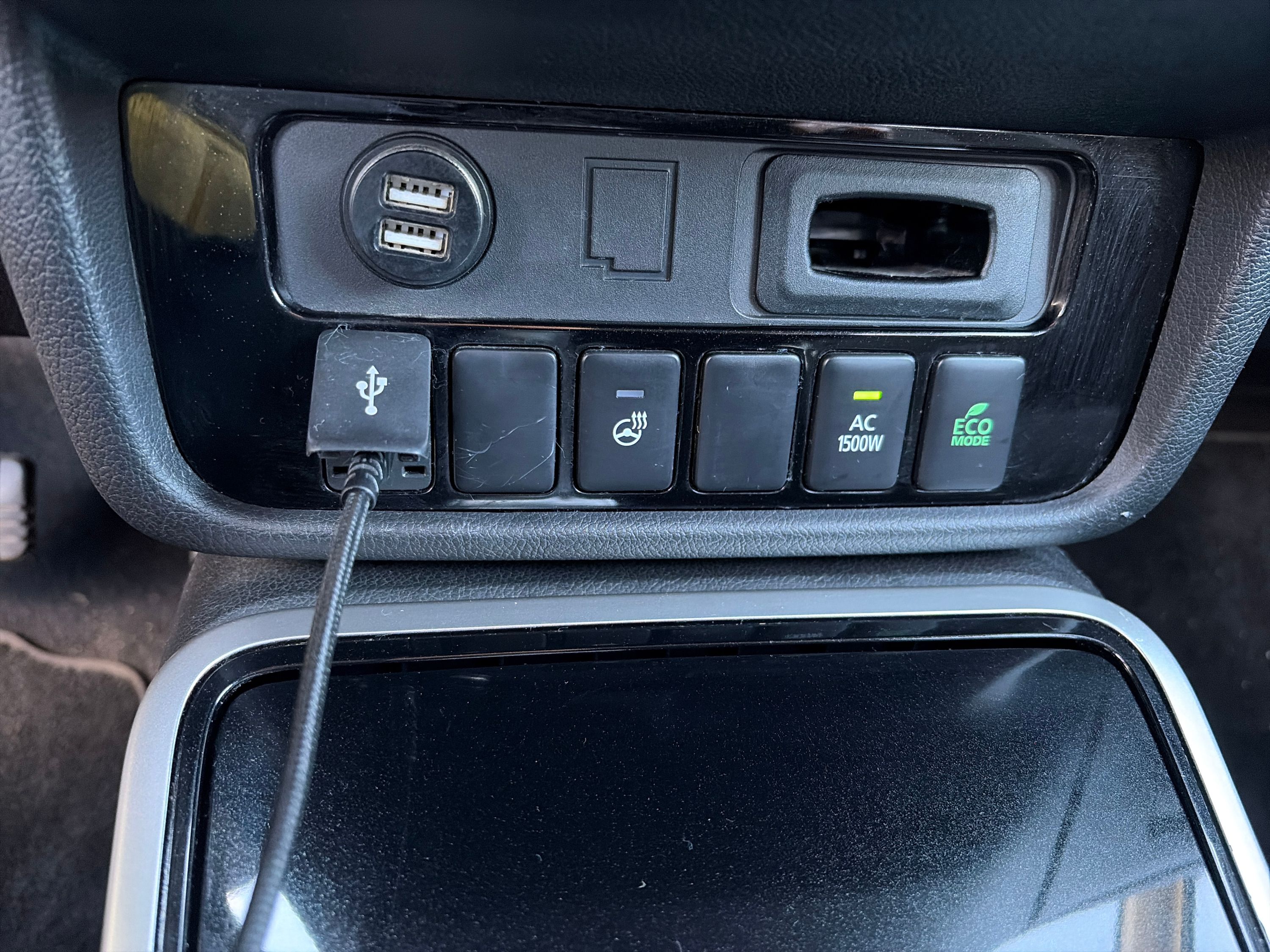 MITSUBISHI Outlander Thumbnail 6