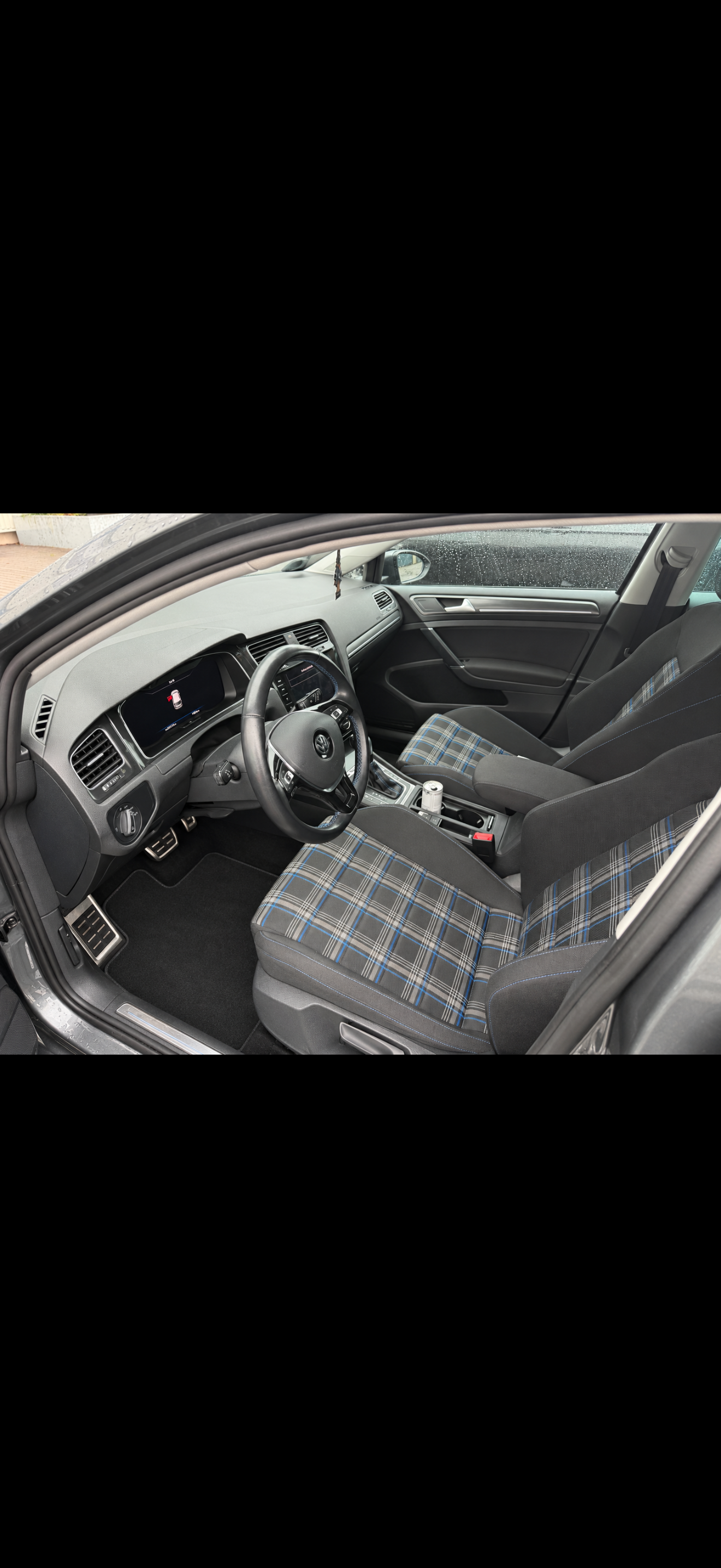 VOLKSWAGEN E-Golf Thumbnail 4