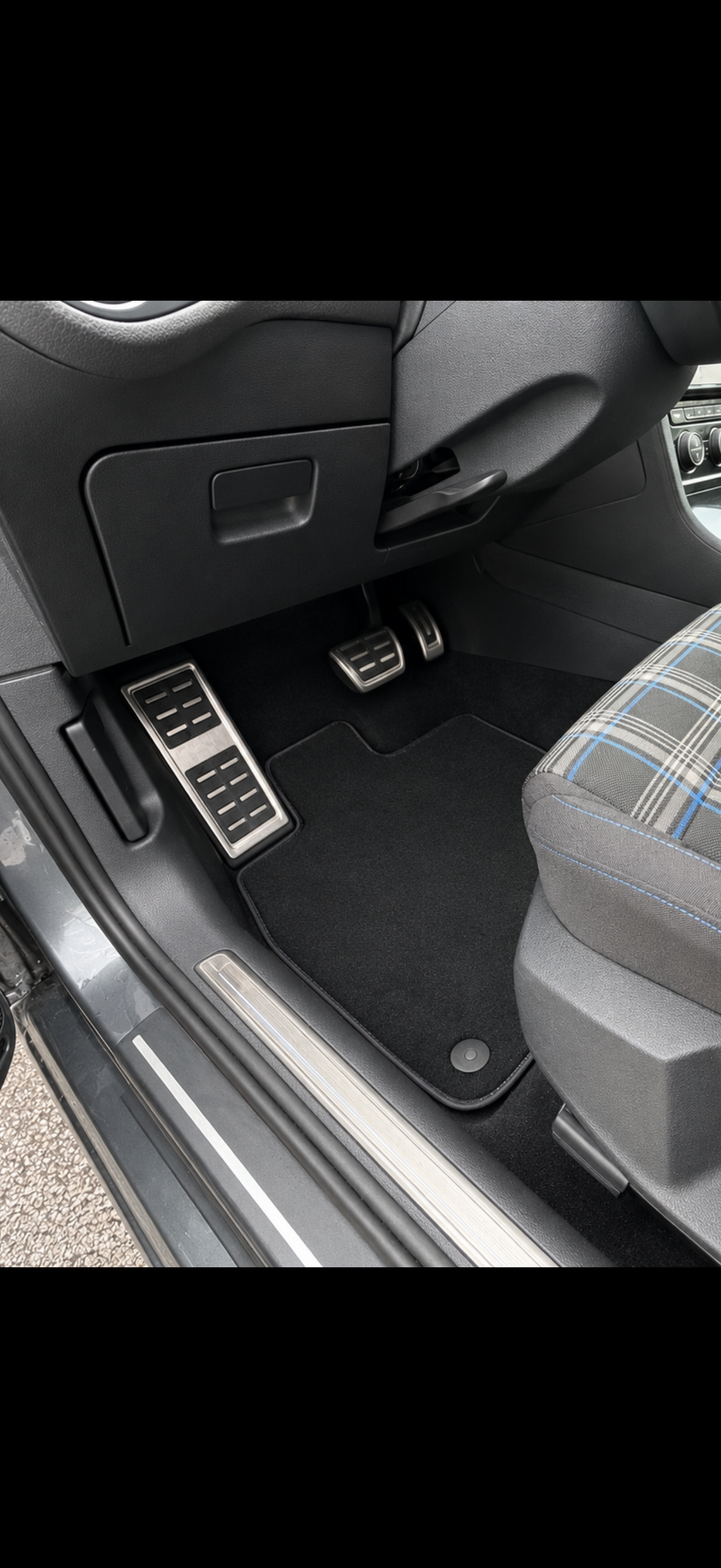 VOLKSWAGEN E-Golf Thumbnail 3