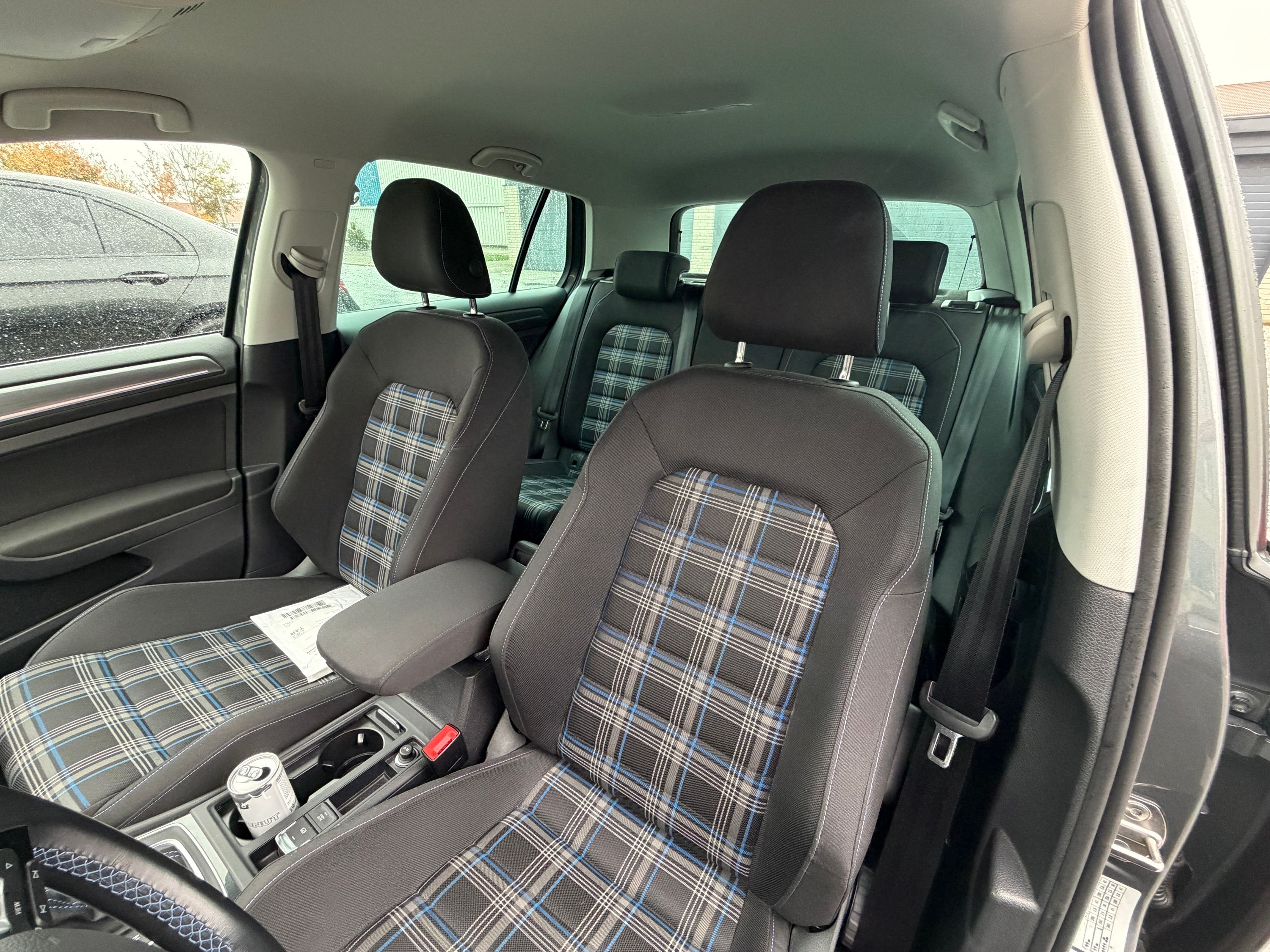 VOLKSWAGEN E-Golf Thumbnail 6