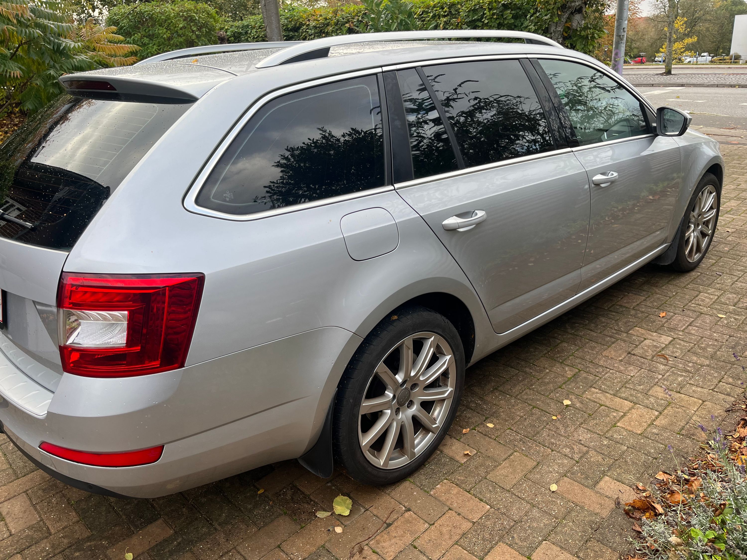 SKODA Octavia Combi Thumbnail 5