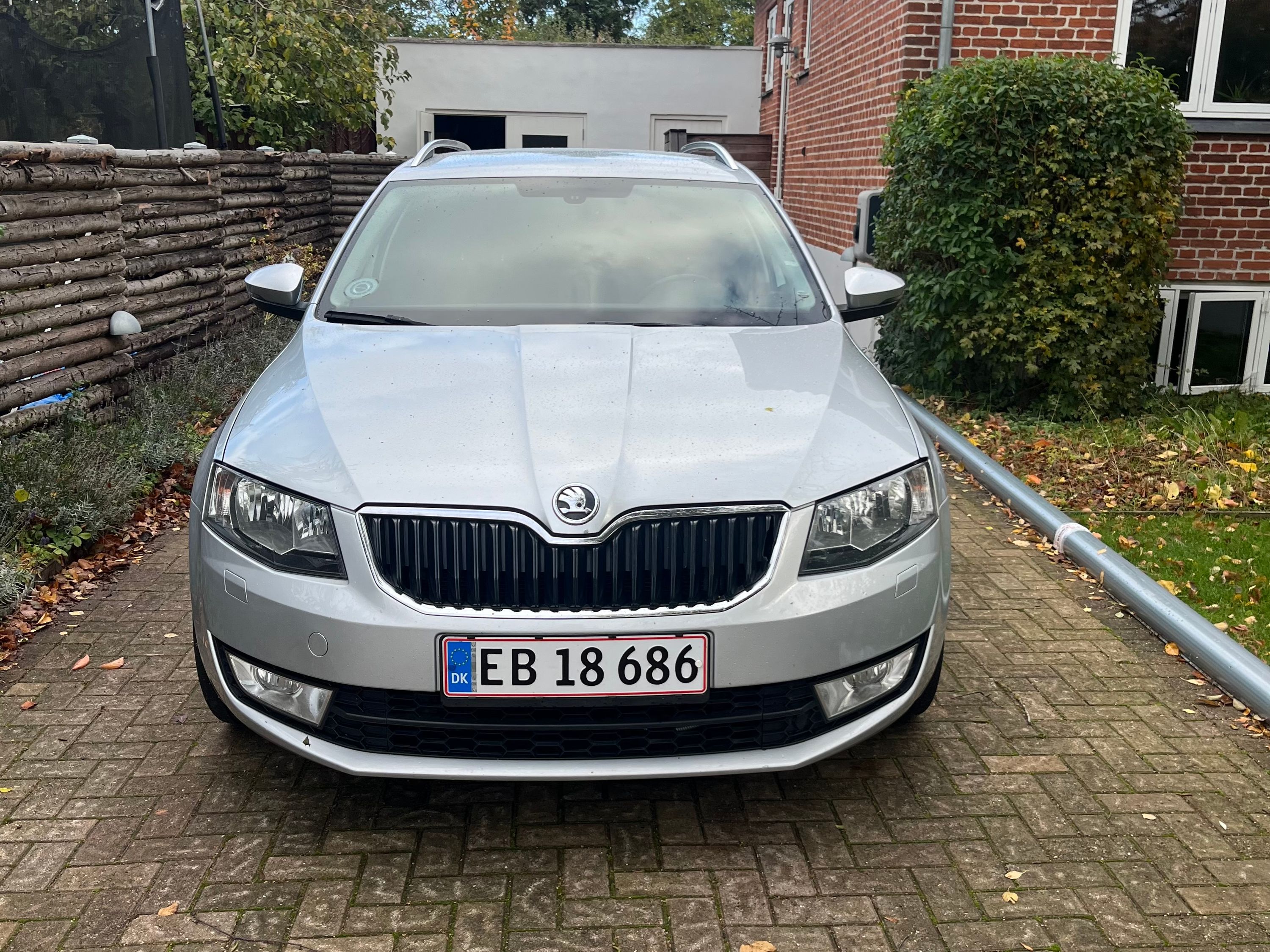 SKODA Octavia Combi Thumbnail 2