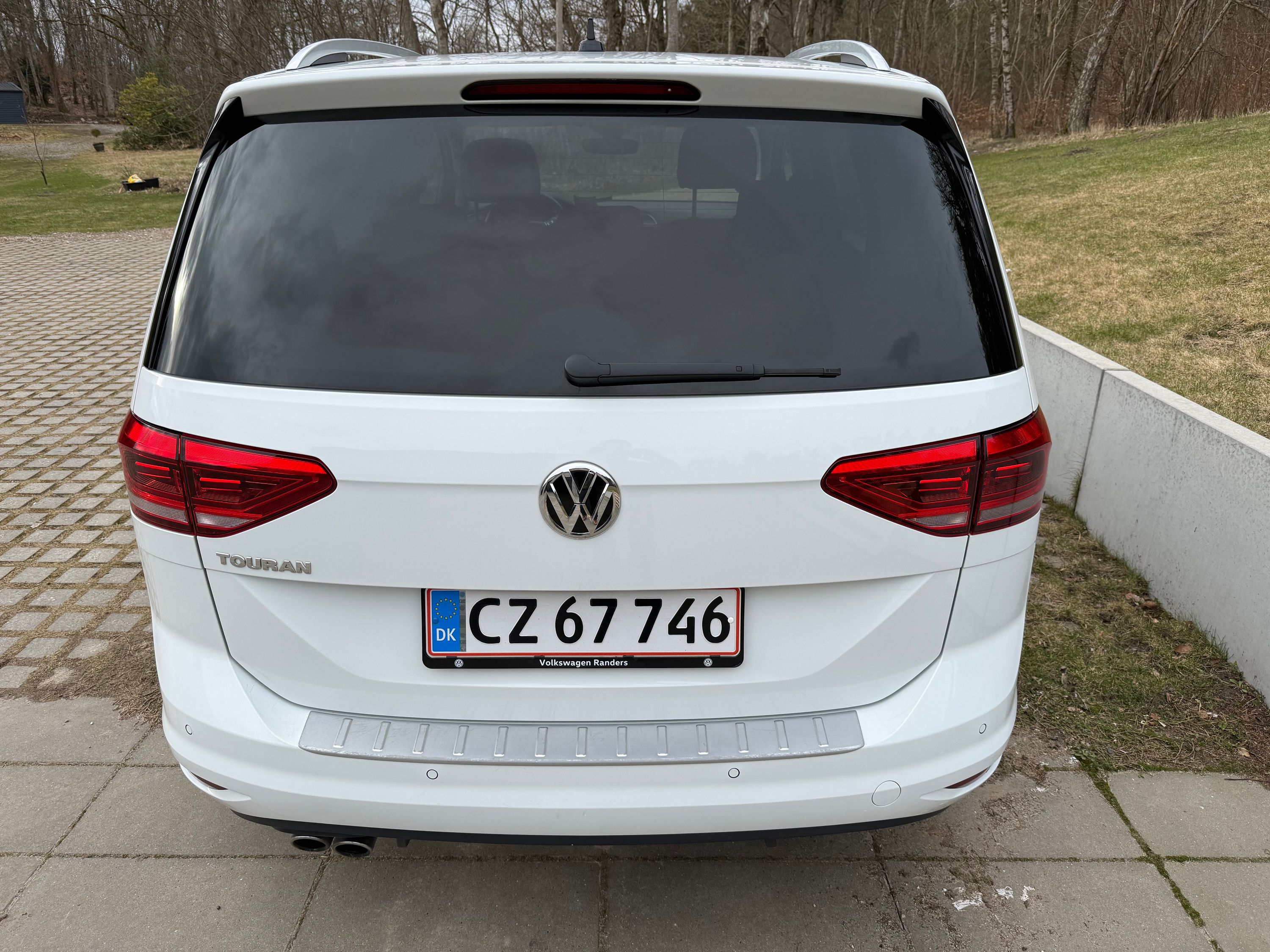 VOLKSWAGEN Touran Thumbnail 2